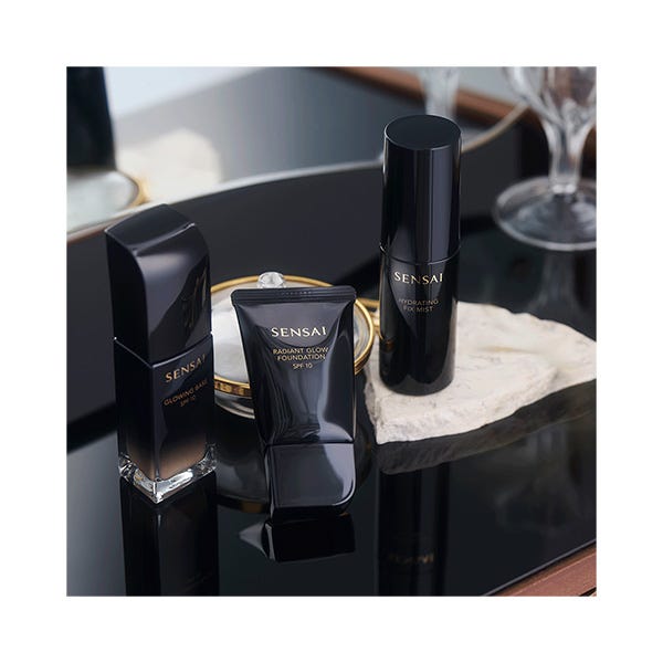 Долговечная светящаяся основа SENSAI Radiant Glow Foundation, RG203 NEUTRAL BEIGE — фото 4