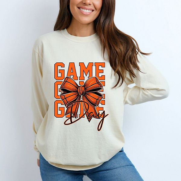 

Футболка с длинным рукавом Coquette basketball bow game day stacked Simply Sage Market, Ivory, Зеленый, Футболка с длинным рукавом Coquette basketball bow game day stacked Simply Sage Market, Ivory