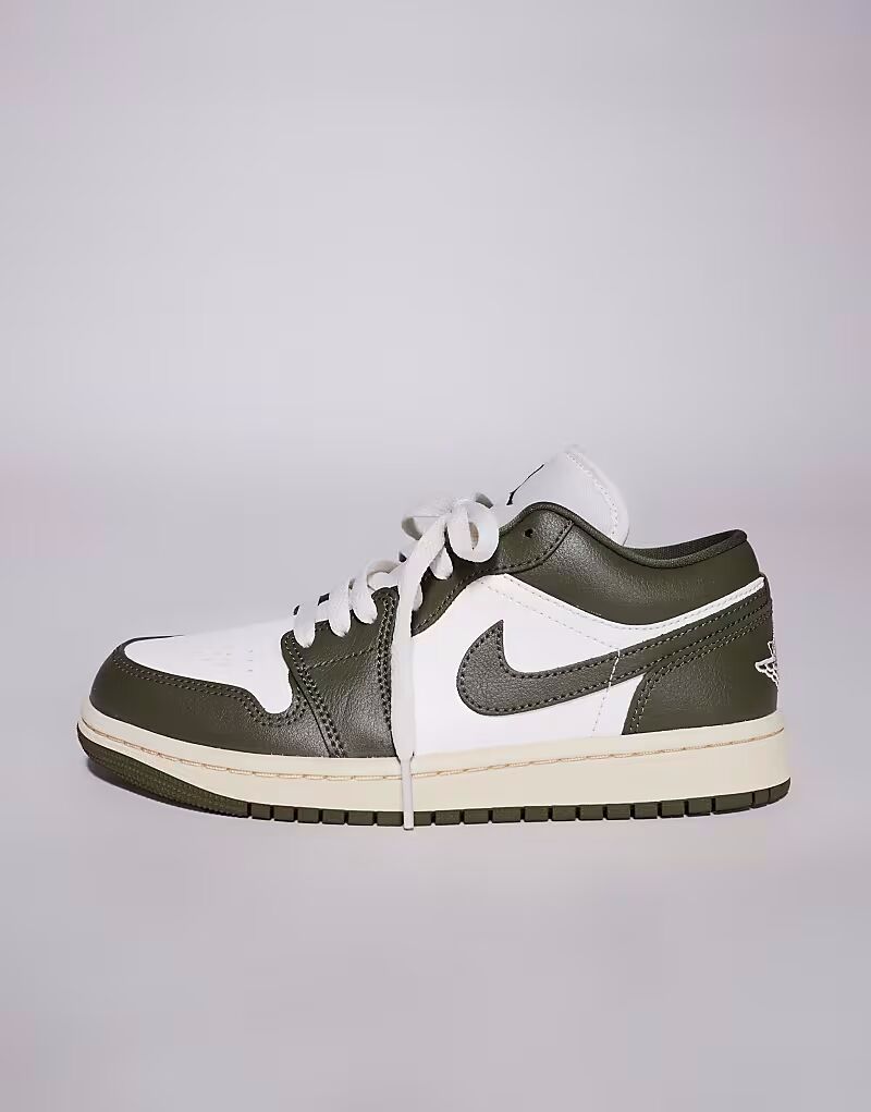 Кроссовки Nike Air Jordan 1 Low цвета хаки и белого цвета — фото 2