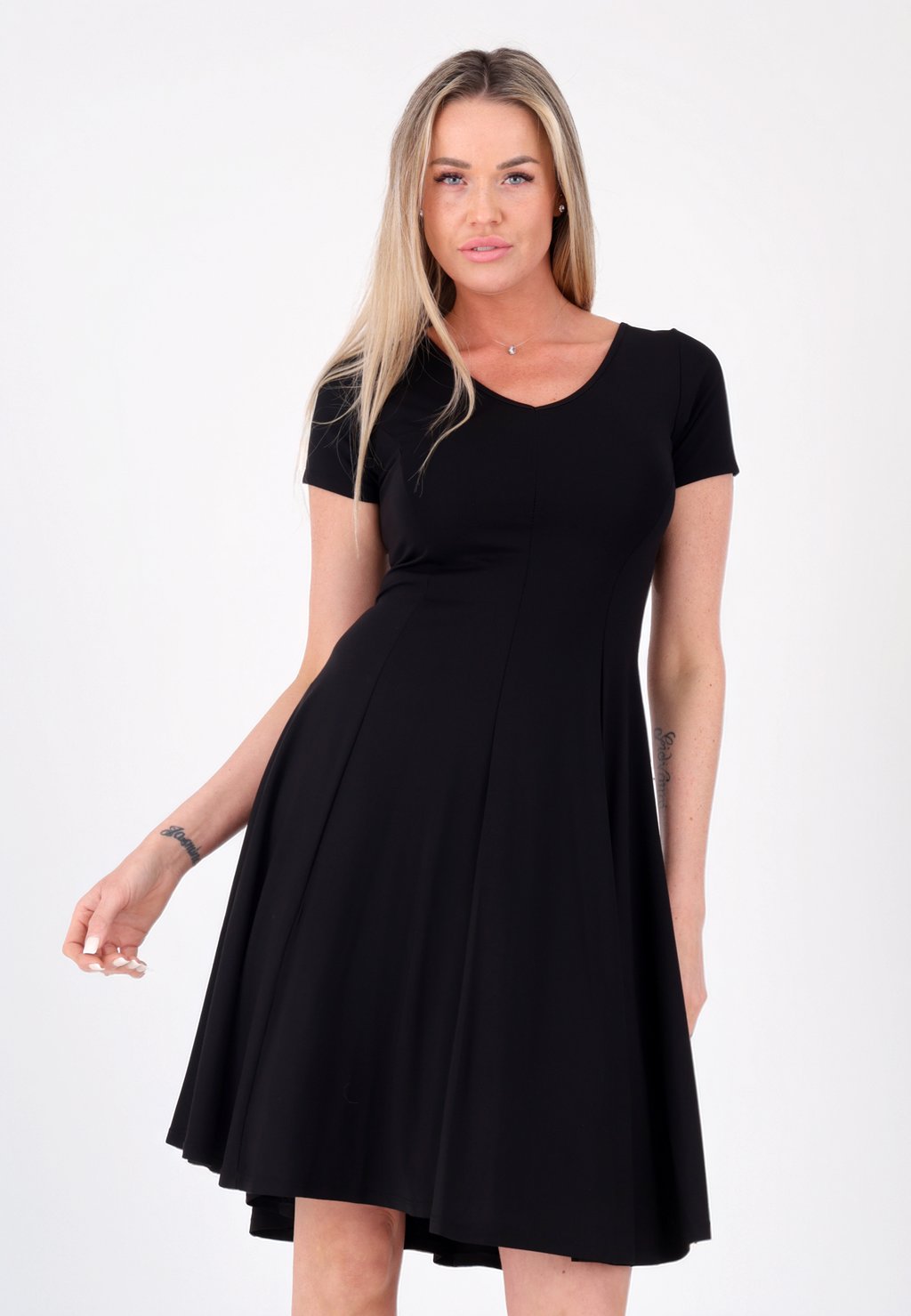 

Повседневное платье MIT V-AUSSCHNITT YC Fashion & Style, черный