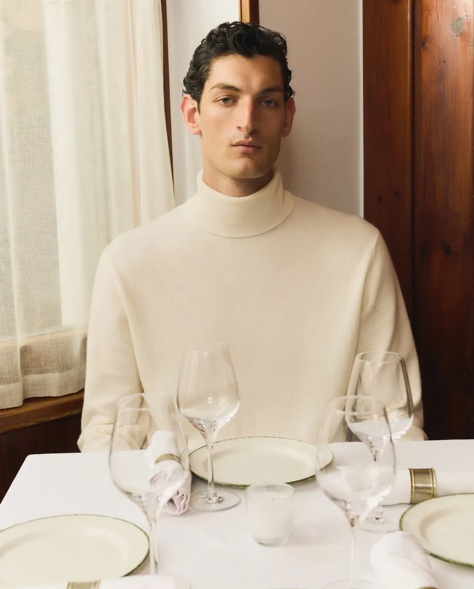 

Мужской джемпер с высоким воротником из однотонного кашемира Emidio Tucci, светло-бежевый