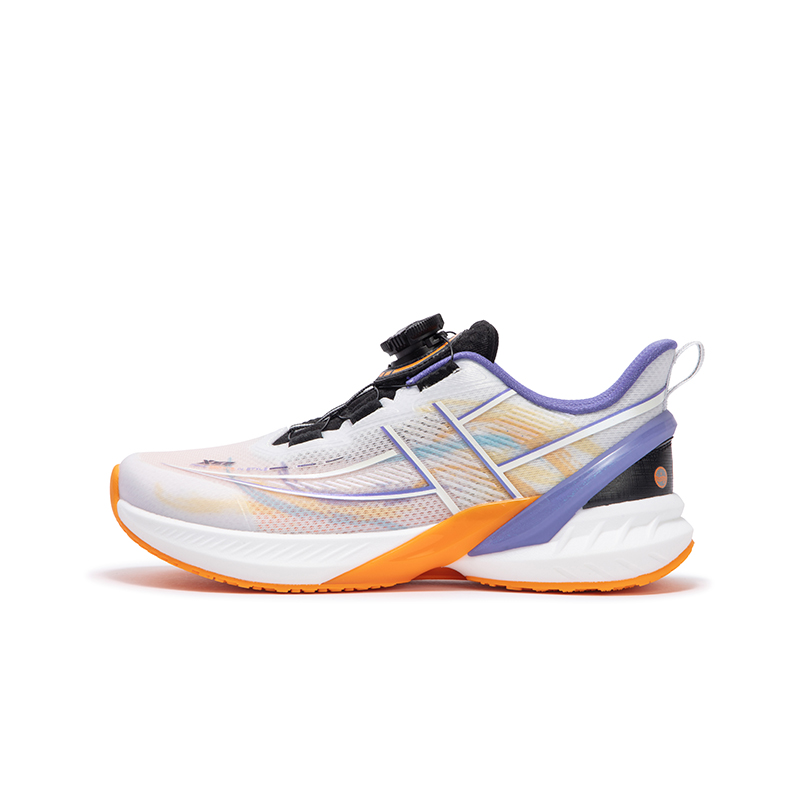 

Скользоустойчивые амортизирующие износостойкие дышащие поддерживающие низкие детские беговые кроссовки White Black XTEP