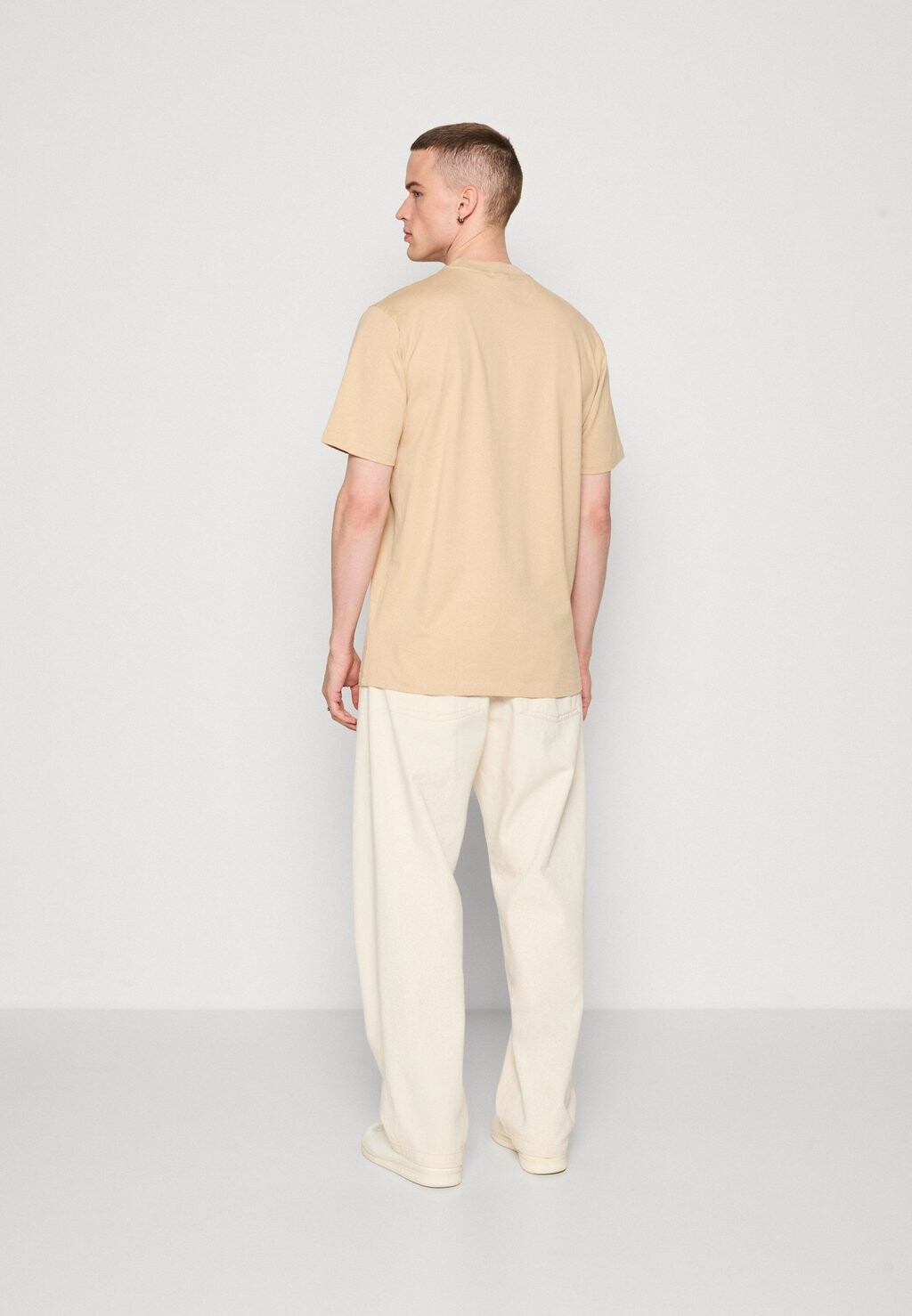 

Футболка с принтом Mono Tee adidas Originals, бежевый