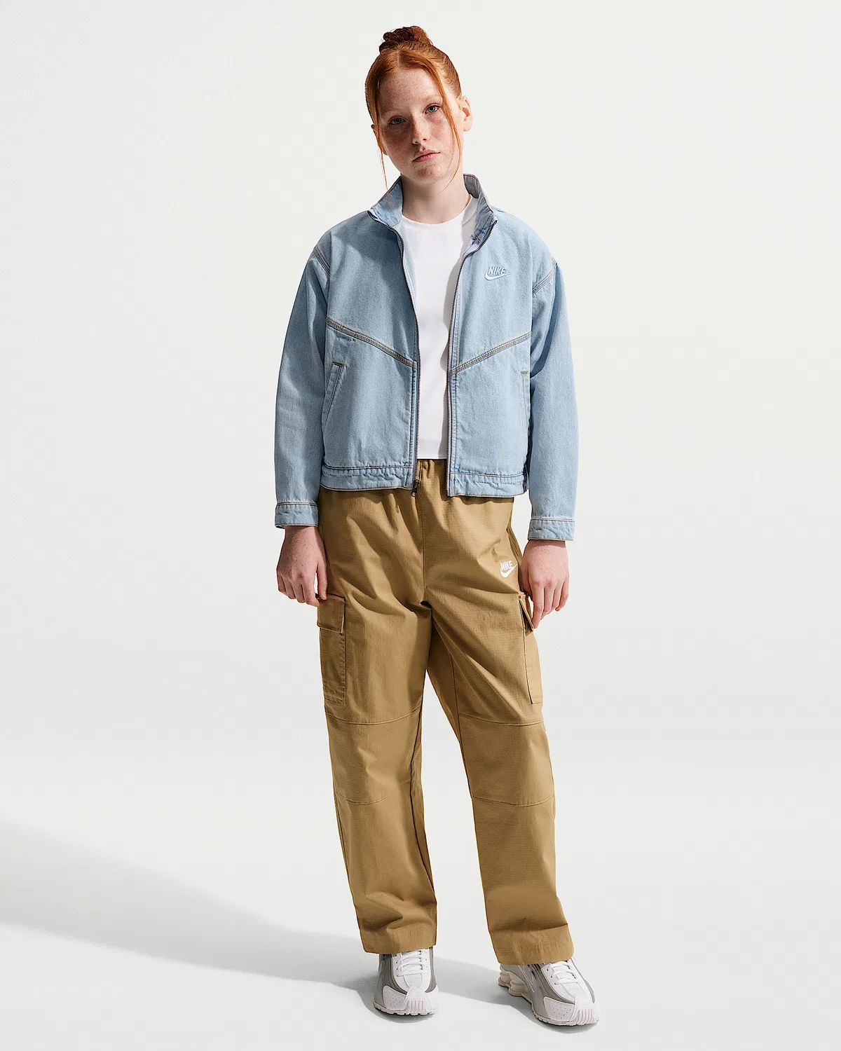 Детская джинсовая куртка Nike Sportswear Collection Windrunner, Light Armory Blue/Light Armory Blue/Wheat/Light Armory Blue — фото 4