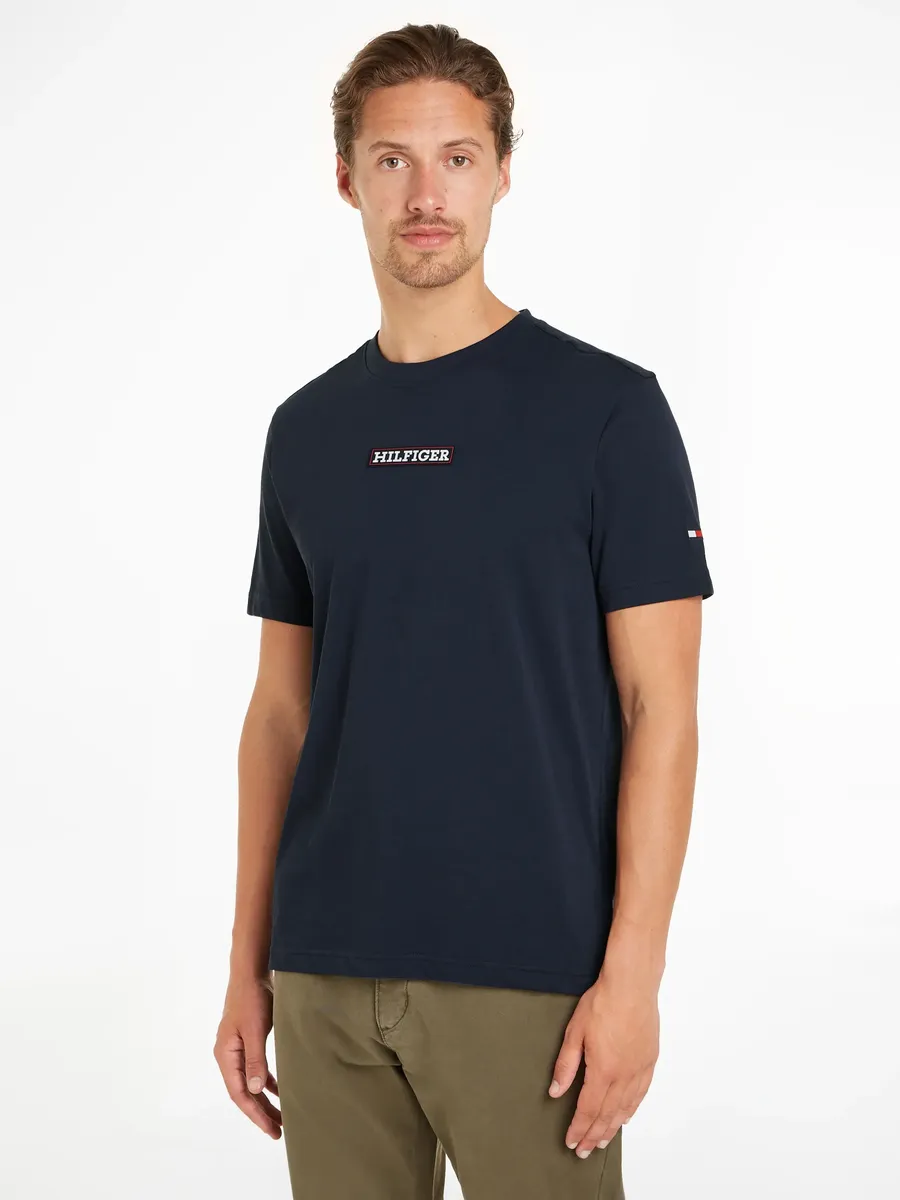 

Рубашка Tommy Hilfiger с короткими рукавами "GRAPHIC TEE" и принтом Hilfiger на груди, цвет Desert Sky