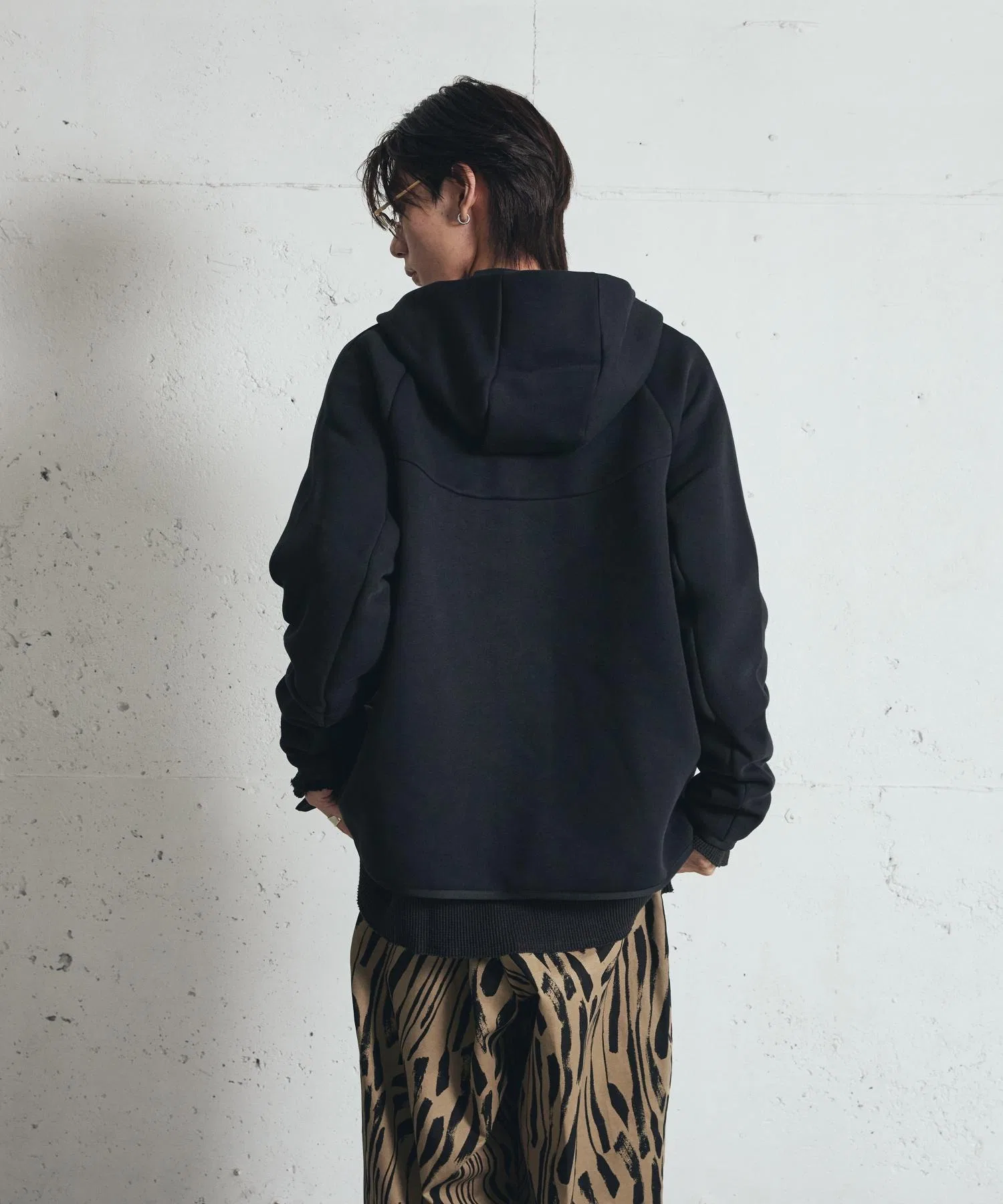 《В наличии комплект》 Мужская толстовка Nike Tech Windrunner на молнии HV0950-010, черная — фото 4