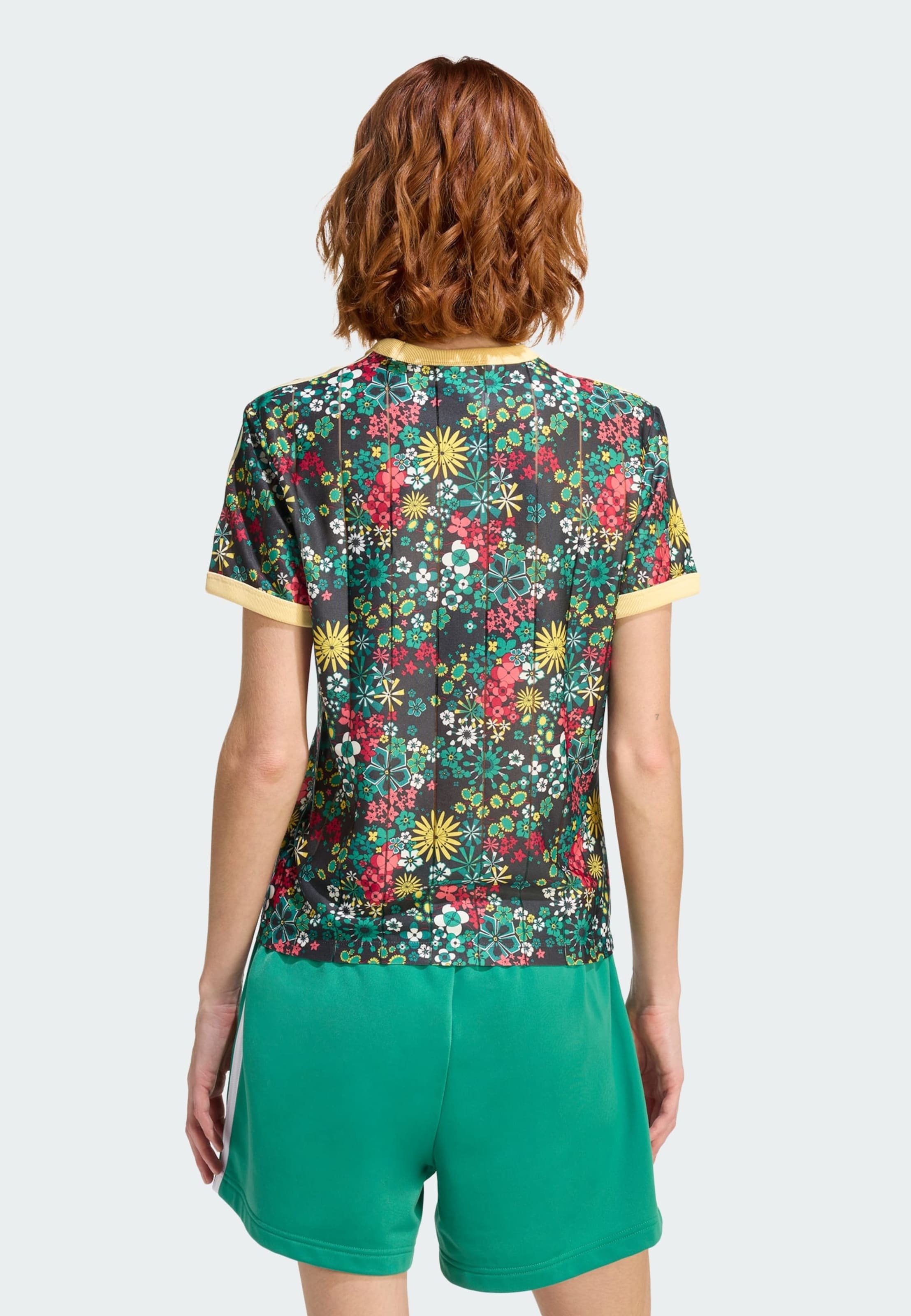 Футболка 'Adidas Originals x Liberty London' в черном цвете — фото 3