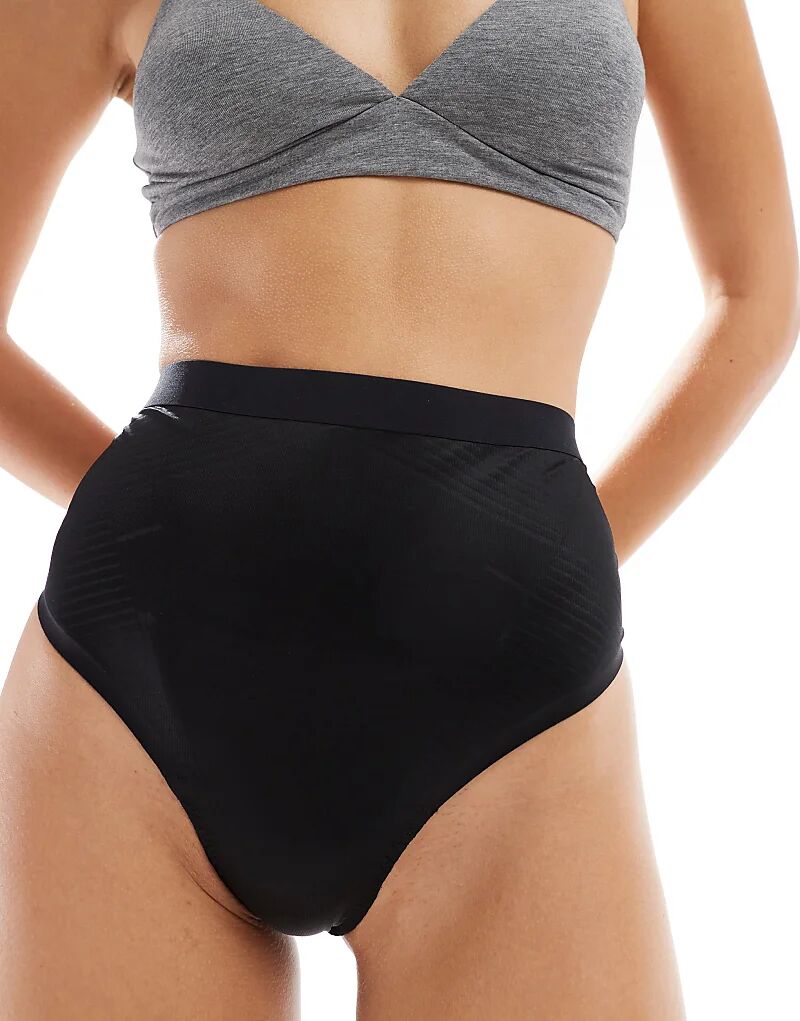 

Легкие корректирующие стринги Thinstincts 2.0 черного цвета Spanx