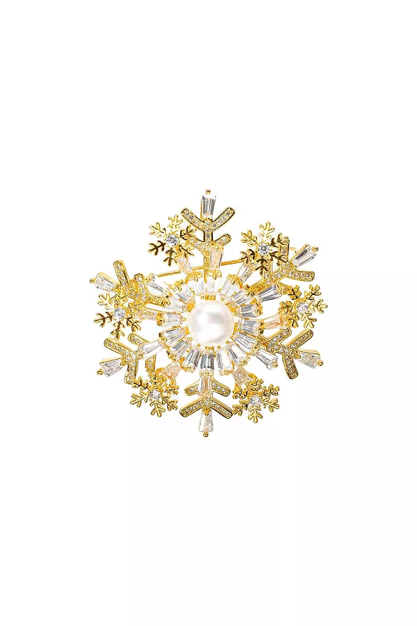 

Брошь-Подвеска в форме снежинки с паве из кубических цирконий и пресноводного жемчуга Classicharms, gold