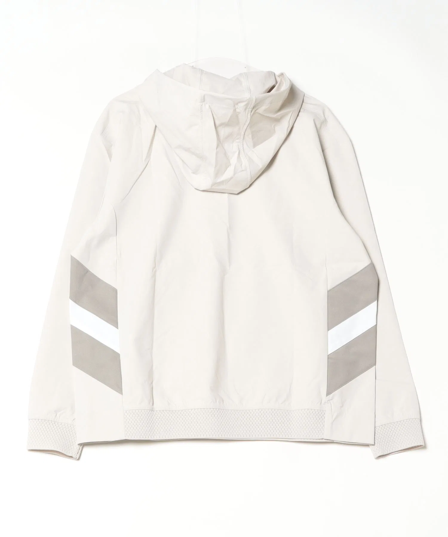 Толстовка Adidas Beyond the Course с длинными рукавами, водоотталкивающей тканью рипстоп и застежкой-молнией до середины груди. — фото 2