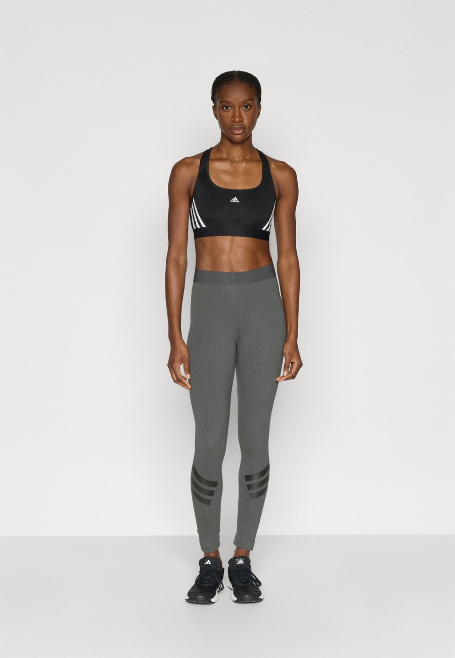 Леггинсы Adidas Sportswear FUTURE ICONS THREE STRIPES LEGGING, Grey Six/Grey — фото 2