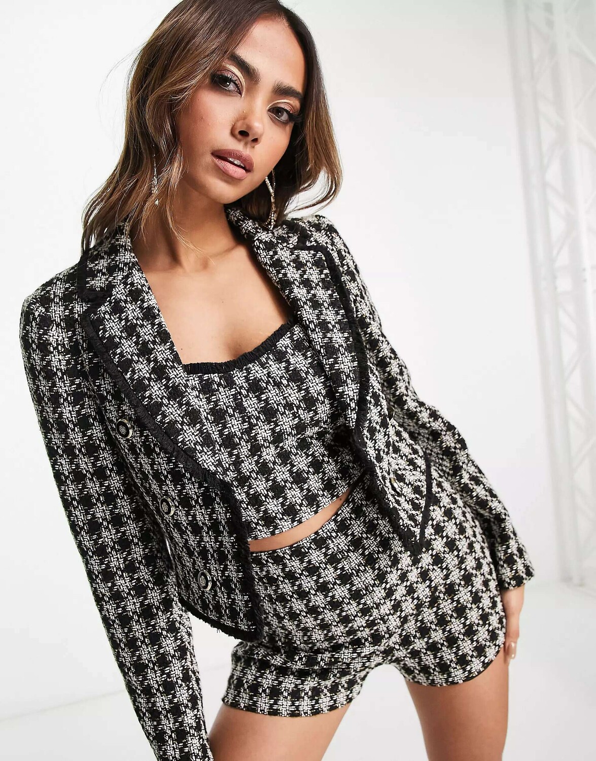 

Укороченный однотонный блейзер из букле Miss Selfridge