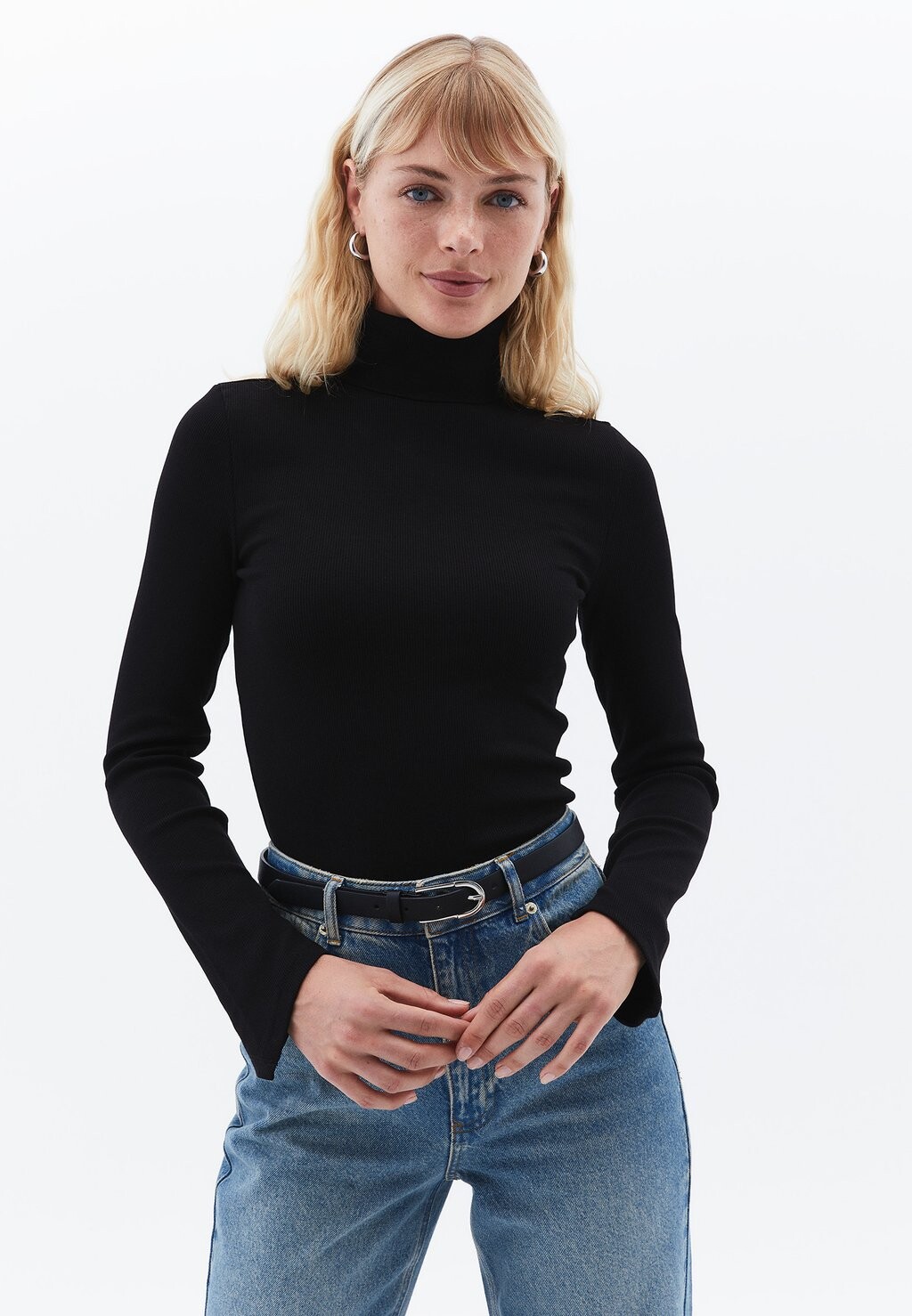 

Топ с длинными рукавами TURTLE NECK WITH LONG SLEEVES OXXO, черный
