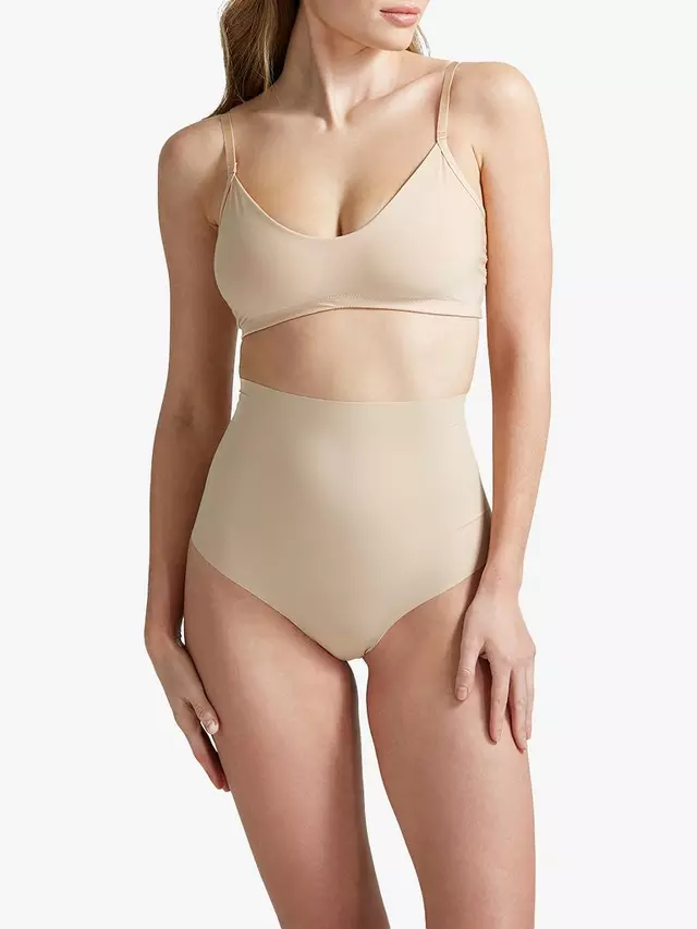 

Стринги Commando Classic Seamless Control, цвет nude