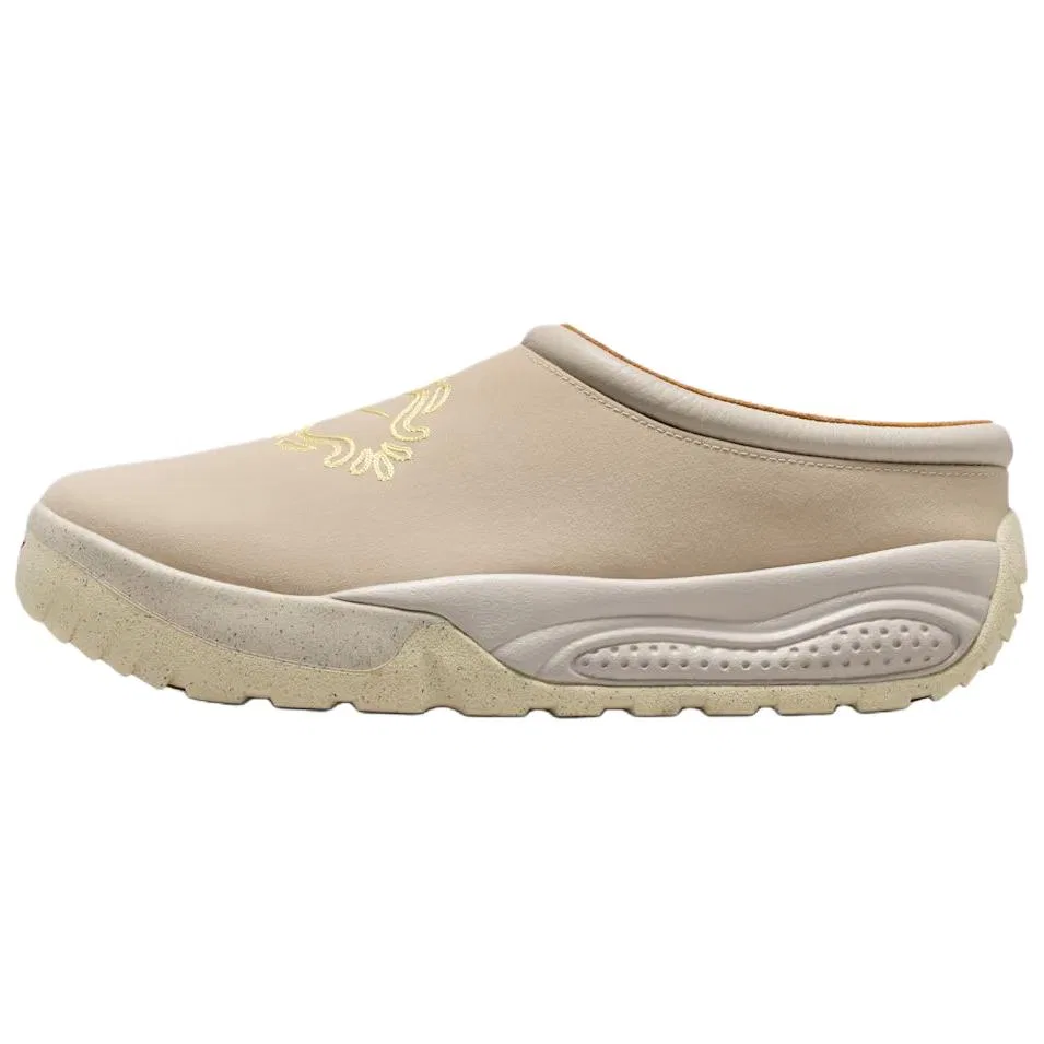 Закрытые тапочки ACG Rufus Nike Ecru
