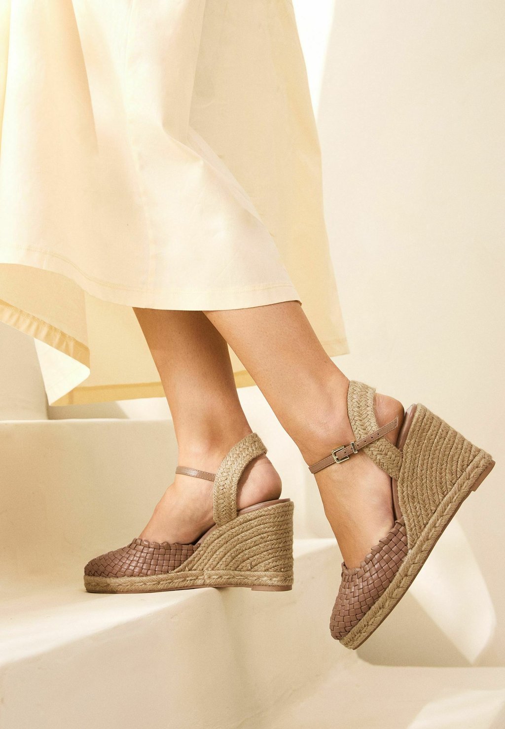 Эспадрильи REGULAR FIT - FOREVER COMFORT ROUND TOE WEAVE DETAIL - Wedge sandals Next, коричневый — фото 2