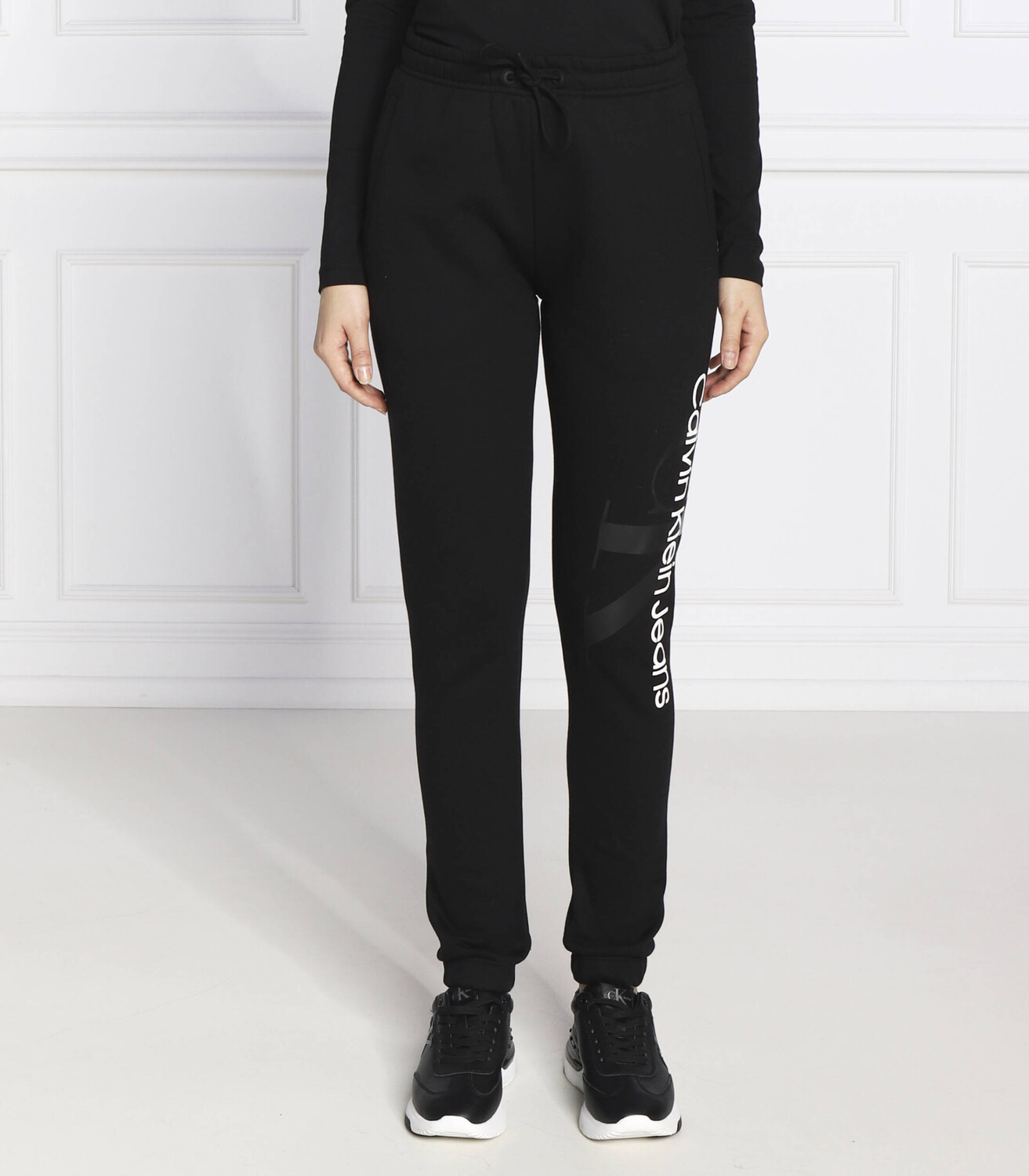 

Спортивные брюки CALVIN KLEIN JEANS regular fit, черный