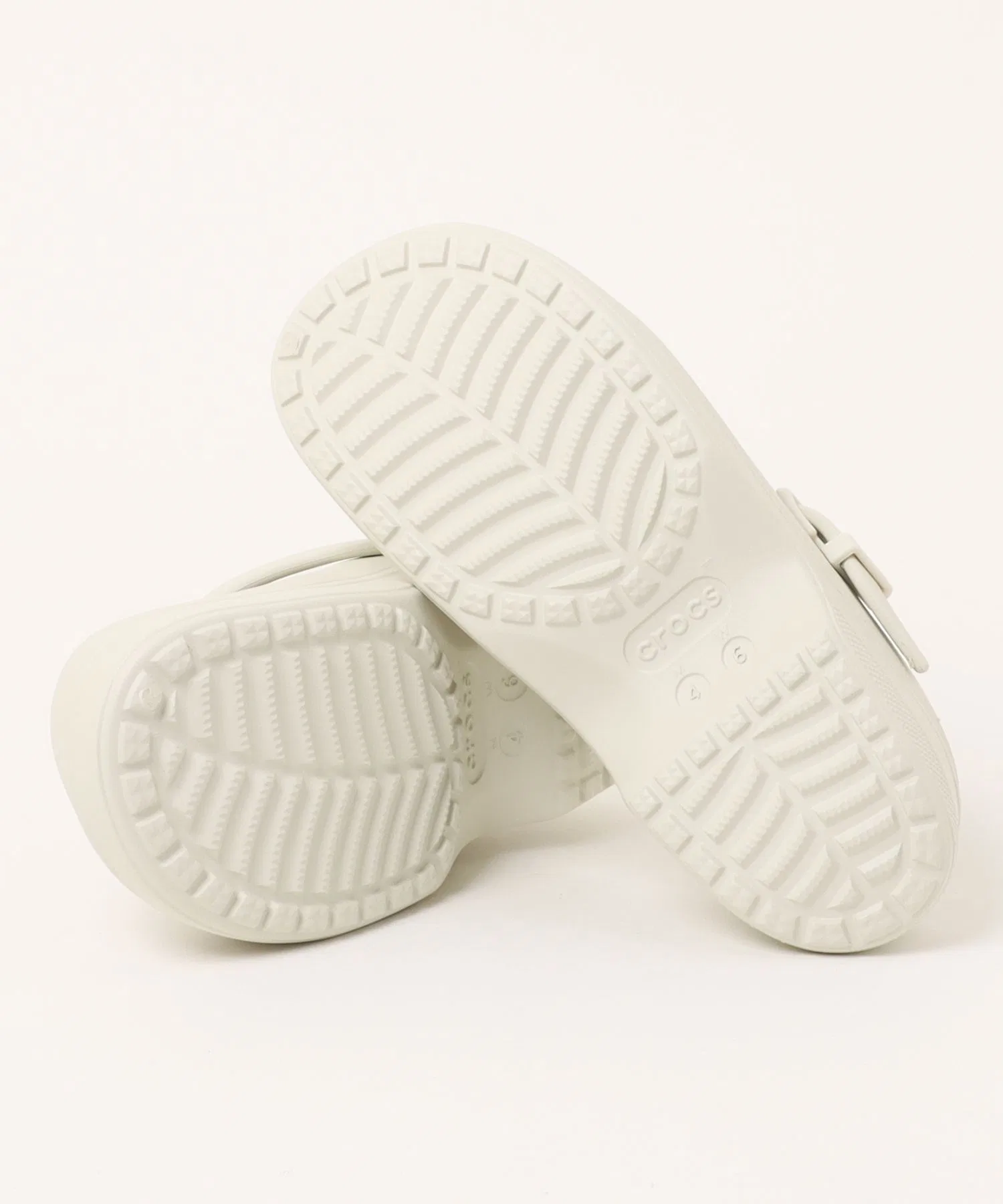 Мужские сандалии Crocs CLASSIC MARY JANE CLOG бежевые — фото 3