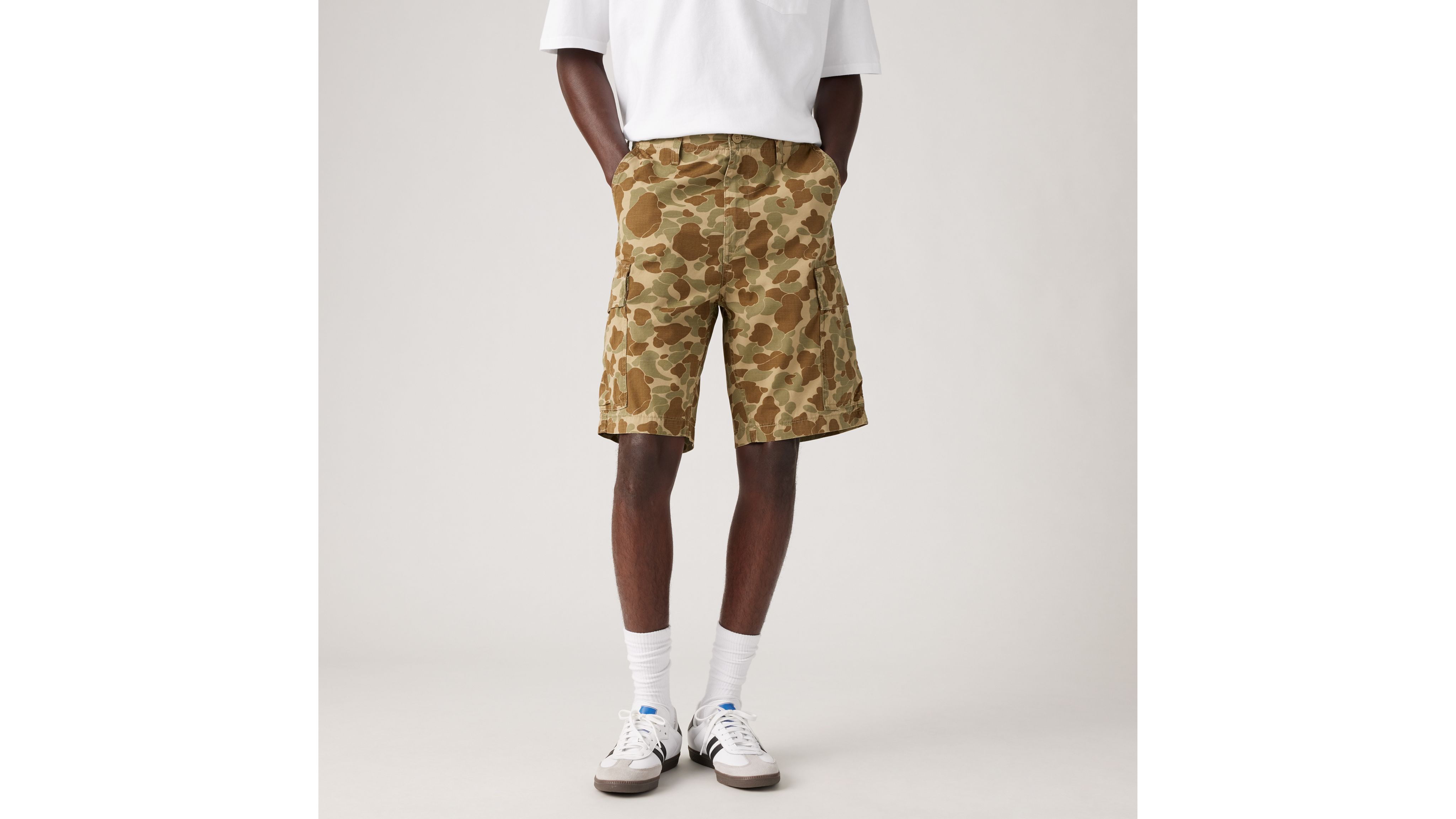 Шорты мужские Carrier Cargo Levi's, цвет Harvest Gold Classic Duck Camo Print - Brown — фото 3