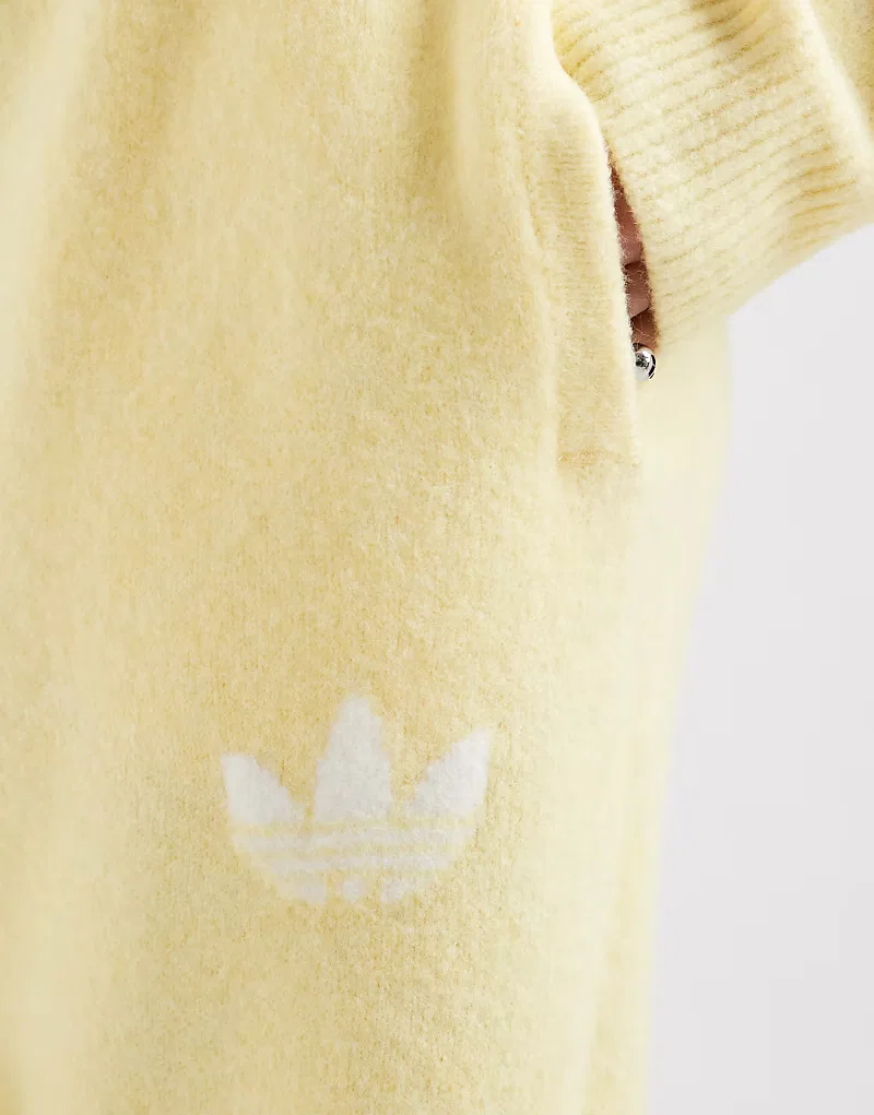 Вязаные спортивные брюки Adidas Originals с широкими штанинами, желтый — фото 4