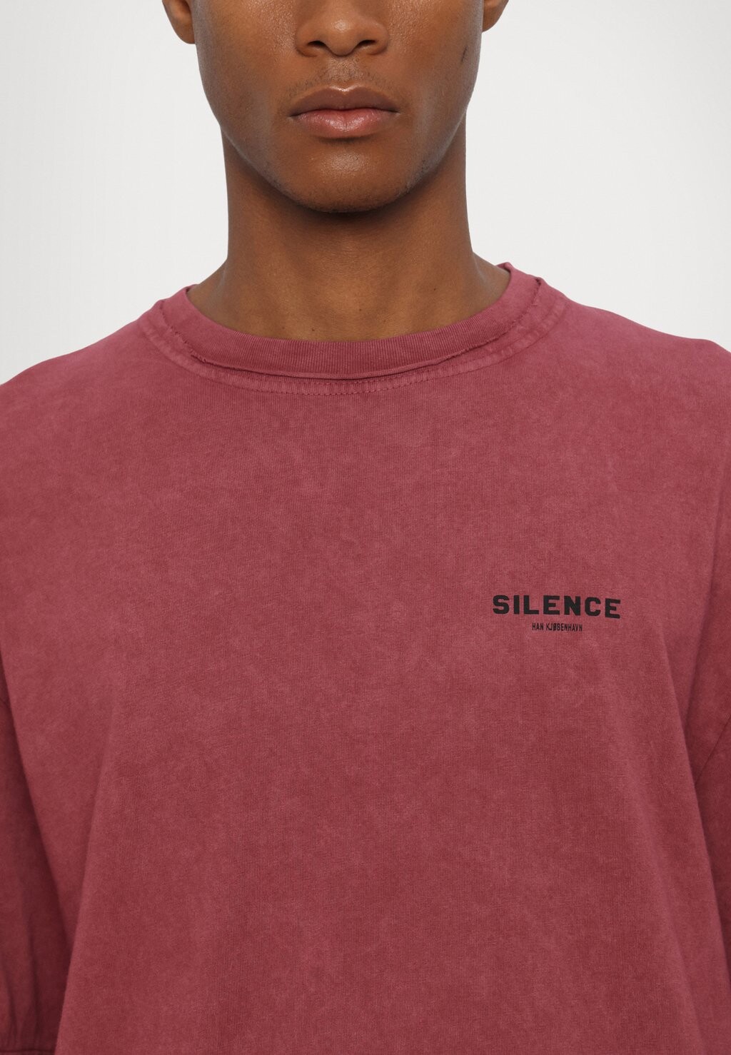 

Базовая футболка LAYERED TEE UNISEX Han Kjøbenhavn, темно-красный
