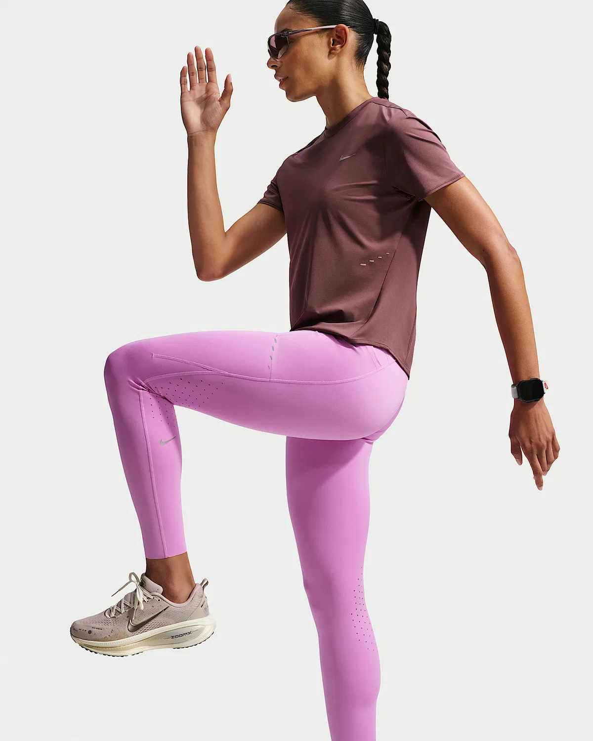Женские леггинсы для бега Nike Swift с высокой посадкой 7/8 и карманами, Light Magenta — фото 4