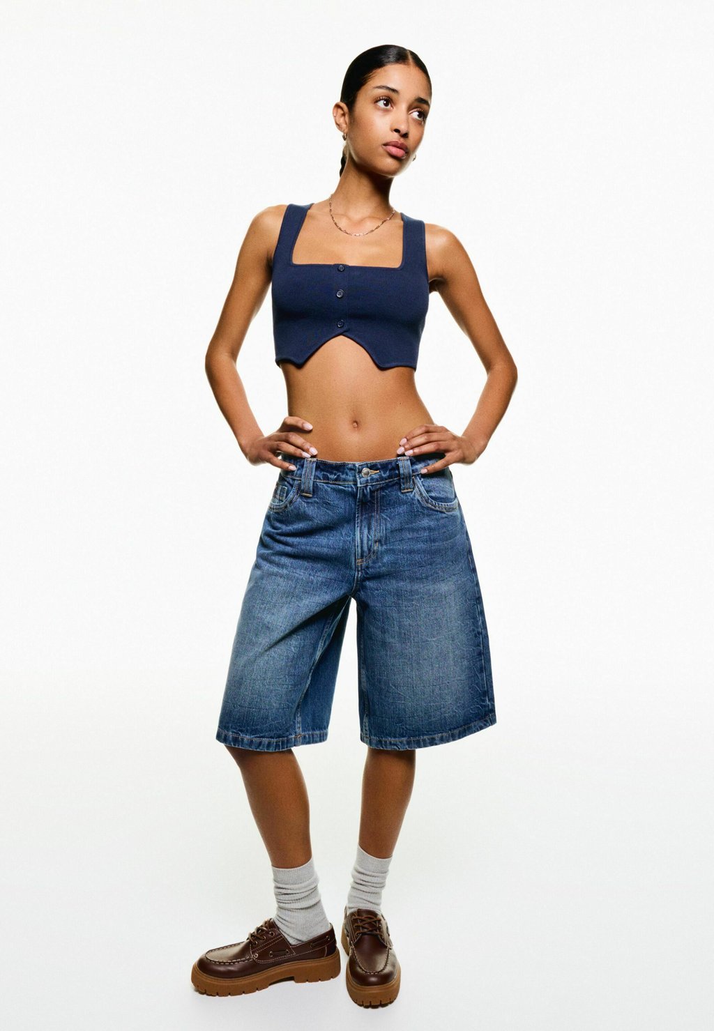 

Джинсовые шорты BAGGY Bershka, темно-синий