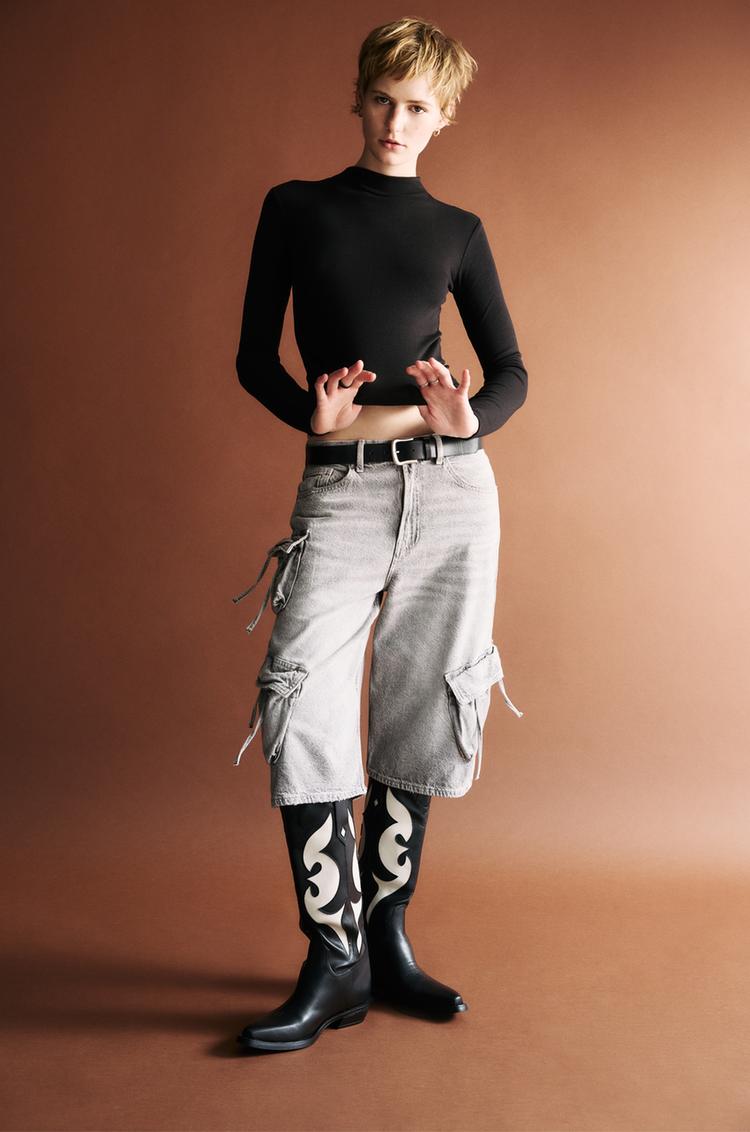 

Футболка с воротником-стойкой Pull And Bear, черный