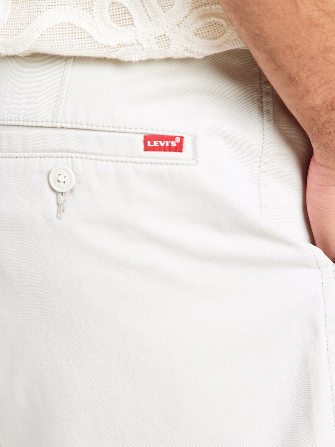 LEVI'S  Шорты с мешковатым кроем и складками 'Baggy Pleated Shorts' в светло-сером цвете — фото 2