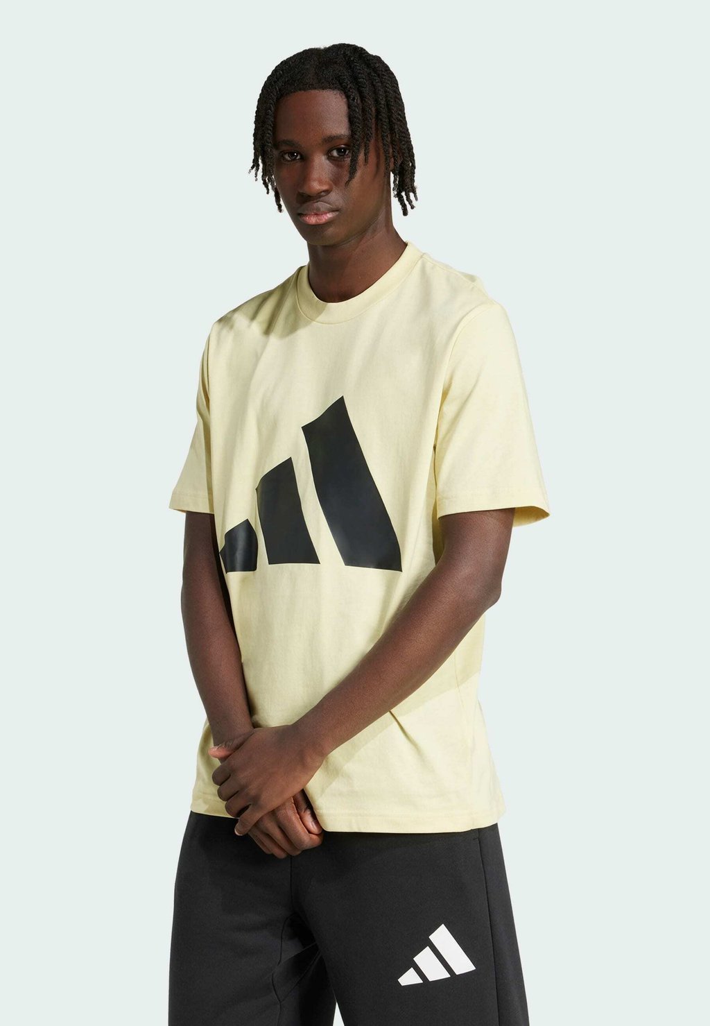 

Футболка с принтом adidas Sportswear, светло-желтый