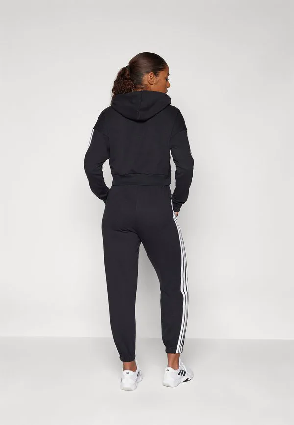 Основные характеристики: свободные брюки в 3 полоски, спортивные штаны. Adidas Sportswear, Black/White — фото 3