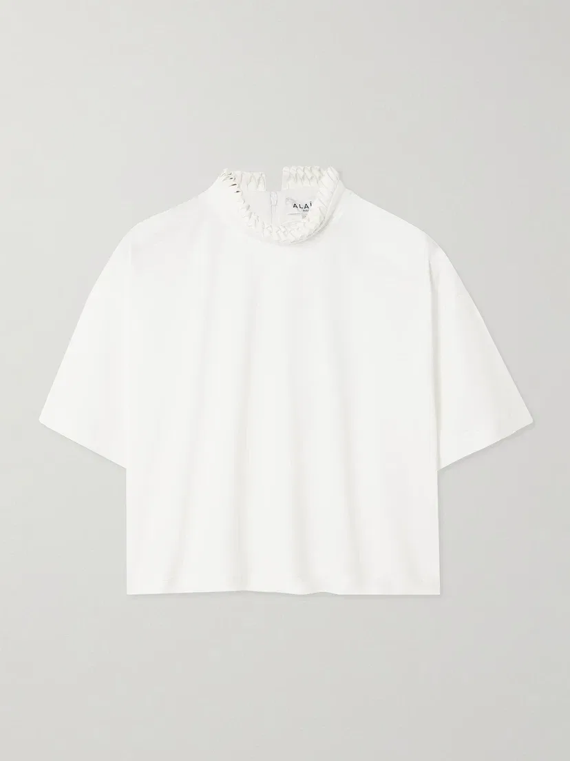 Укороченная хлопковая футболка с воротником-стойкой и рюшами Alaïa, белый