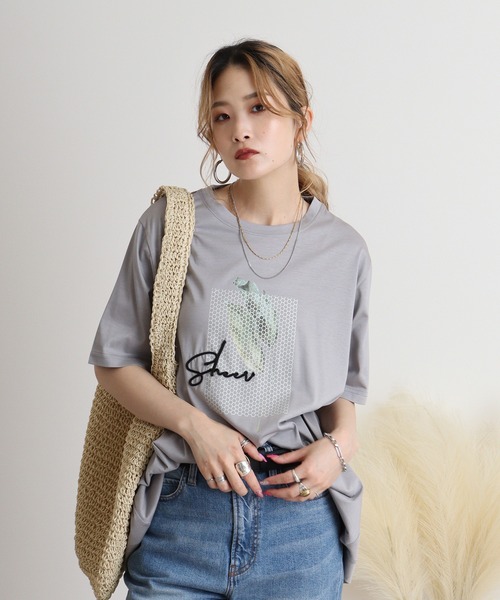 

BRODIAEA Футболка с принтом, бренд Extremely Sara, цвет серебристо-серый