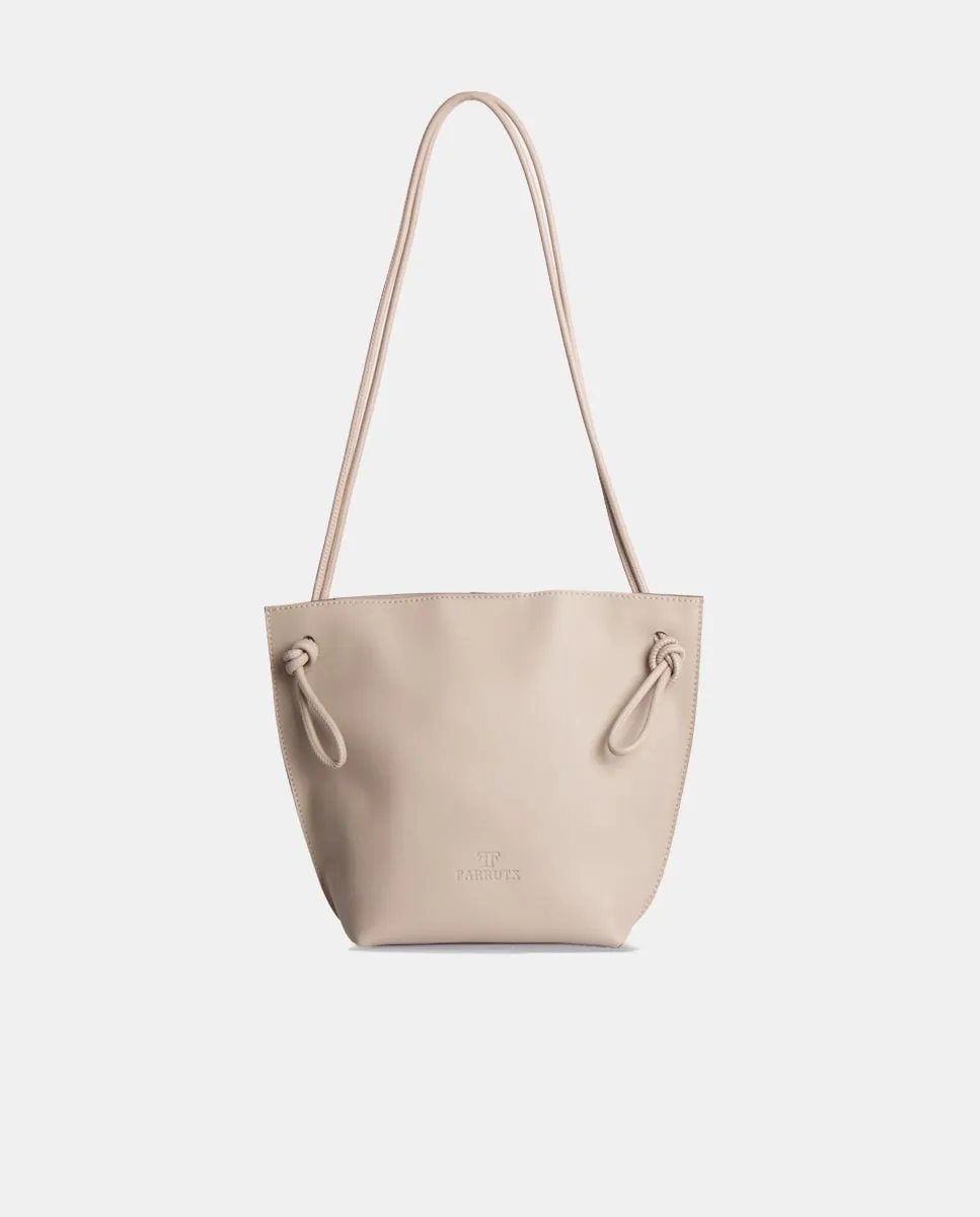 

Минималистичный и изысканный наплечный мешок из мягкой кожи Farrutx, светло-серый