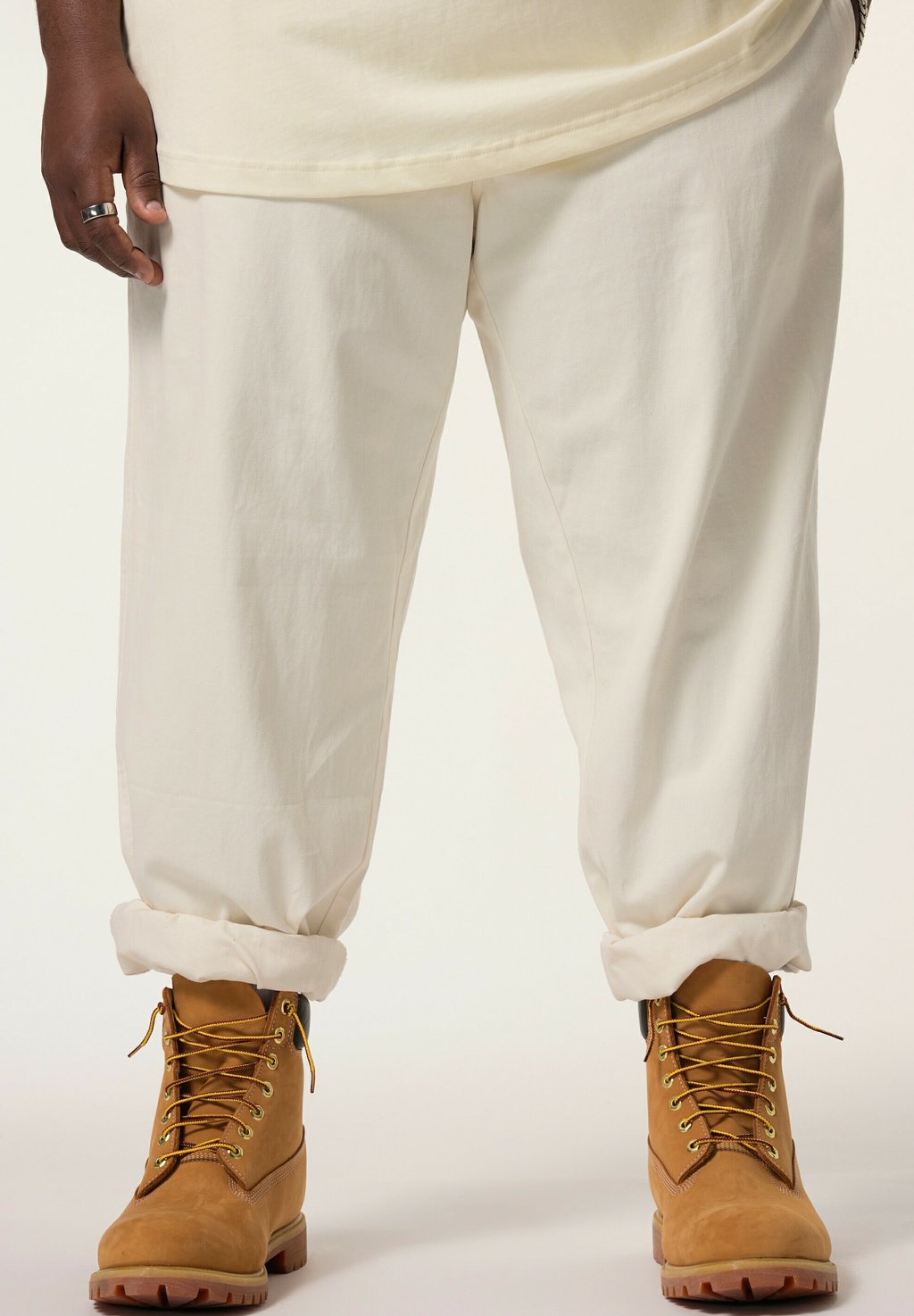 

Чиносы PLEAT-FRONT TAPERED STHUGE, песочный