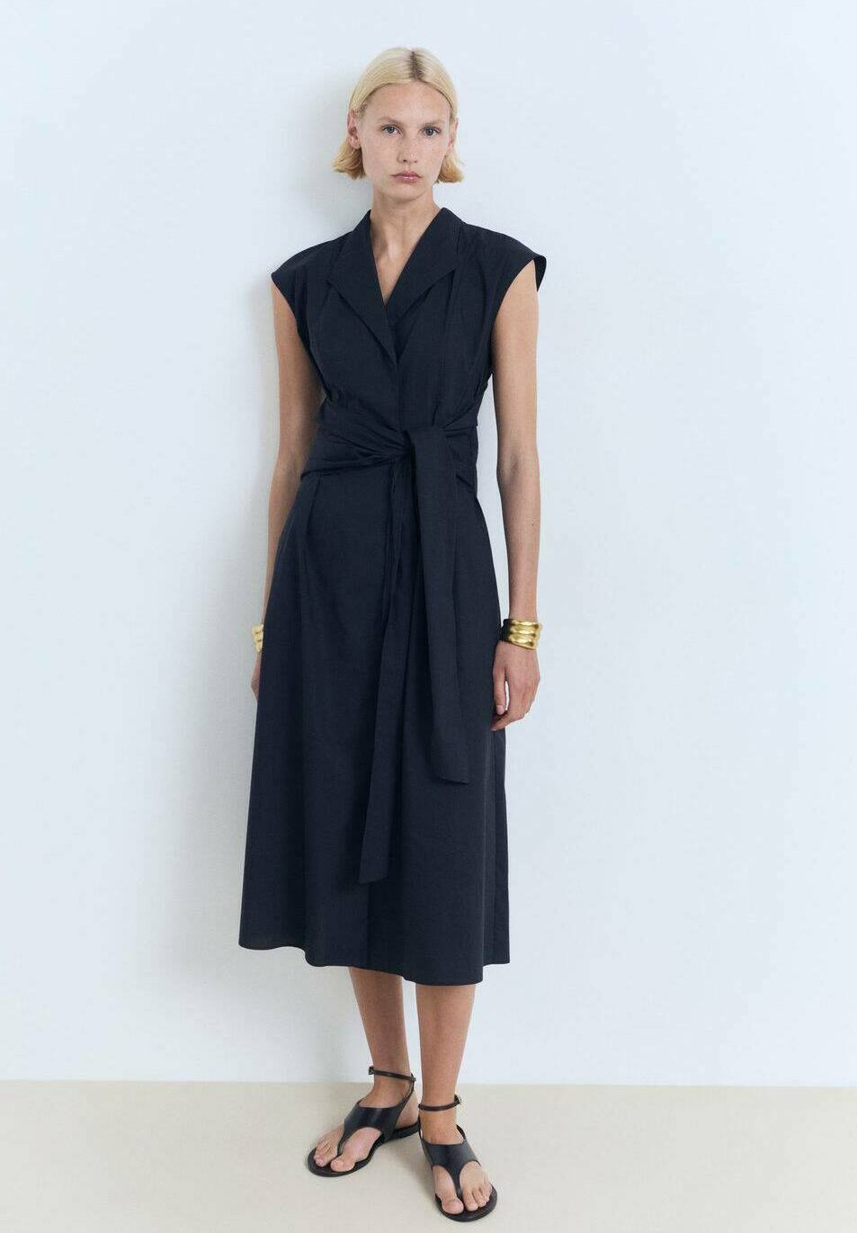 

Повседневное платье MIDI WITH KNOT DETAIL Mango, темно-синий