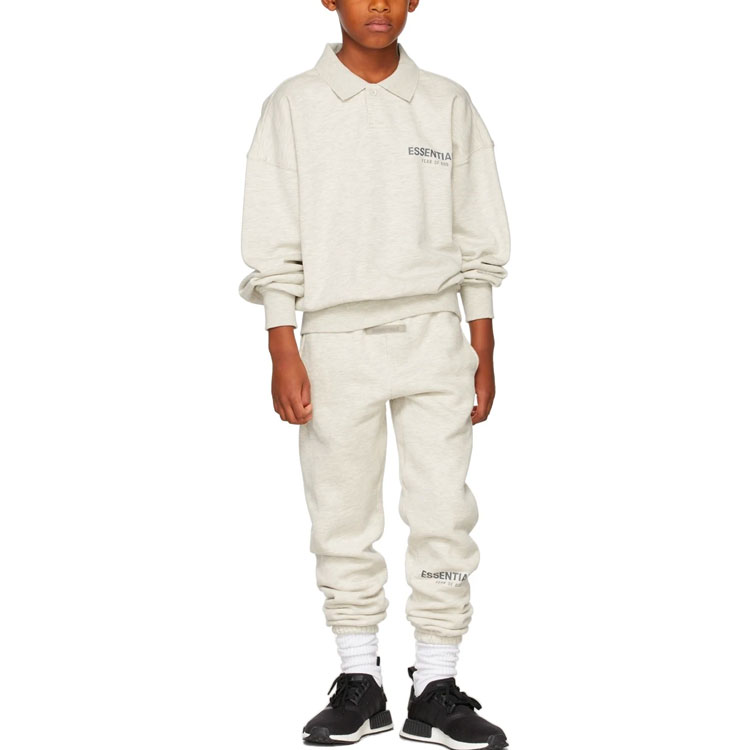 Футболка поло детская FW21 Kids' Top Off White с длинным рукавом из французского футера цвет овсяно-серый белый Kids' Fear Of God Essentials — фото 4