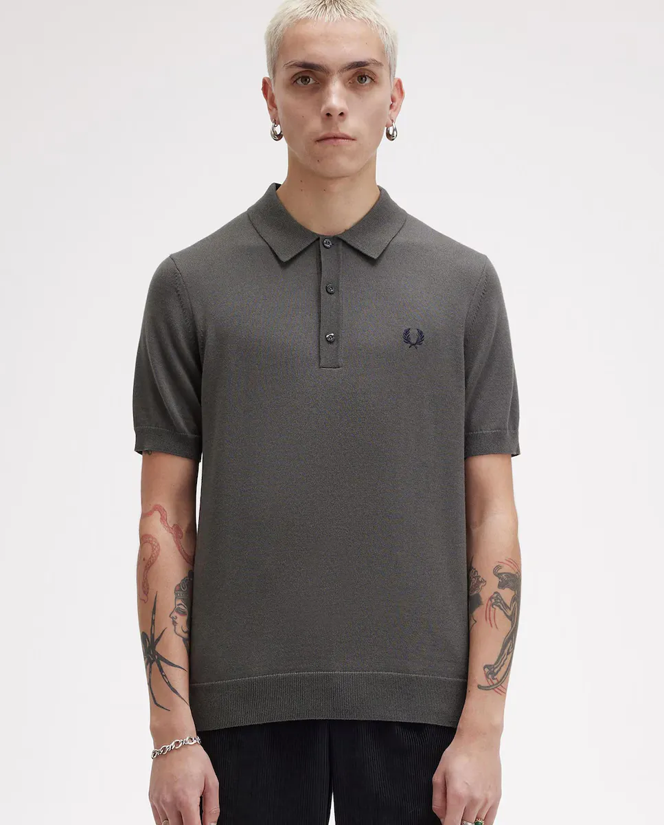 

Простая мужская рубашка с коротким рукавом Fred Perry, темно-зеленый