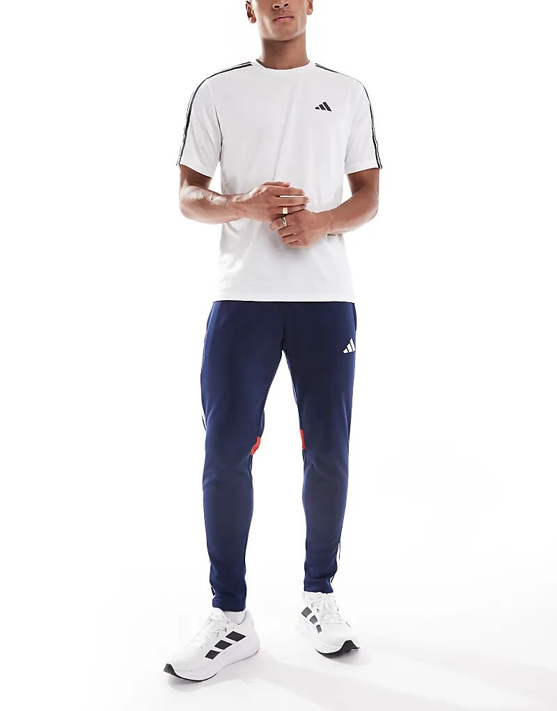 Зимние тренировочные брюки adidas Football Tiro 25 Essentials в цвете Team Navy Blue 2 / Red / White Adidas Performance — фото 4