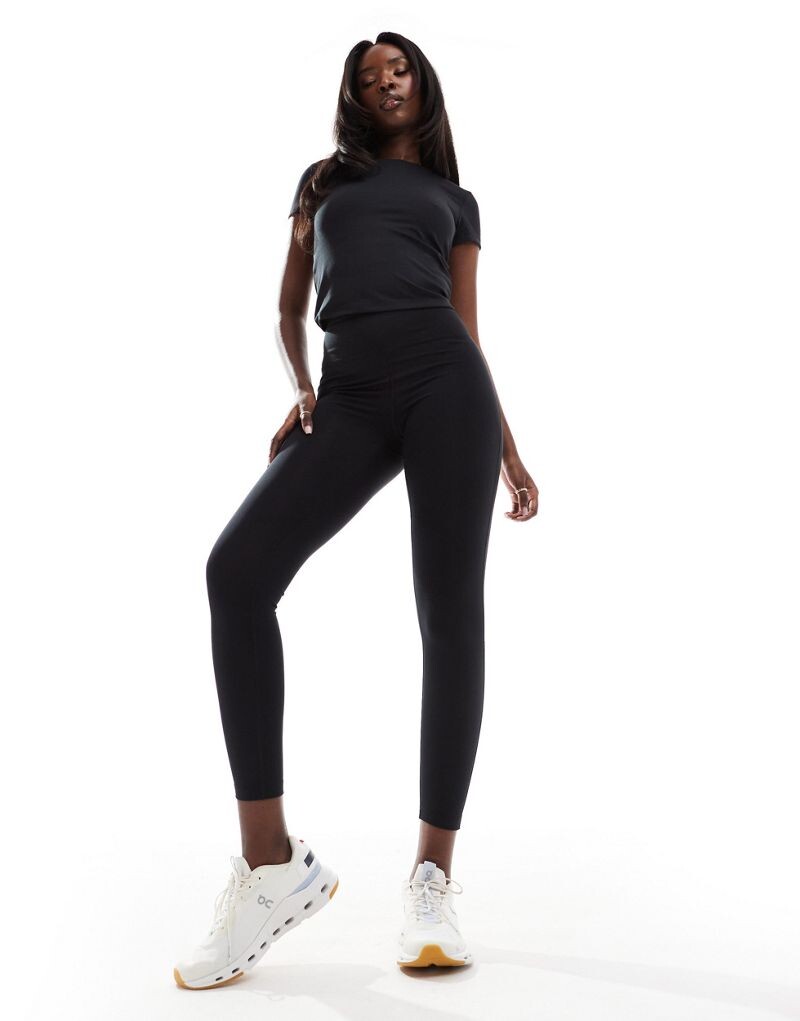 

Мягкие черные спортивные леггинсы для йоги ASOS Icon