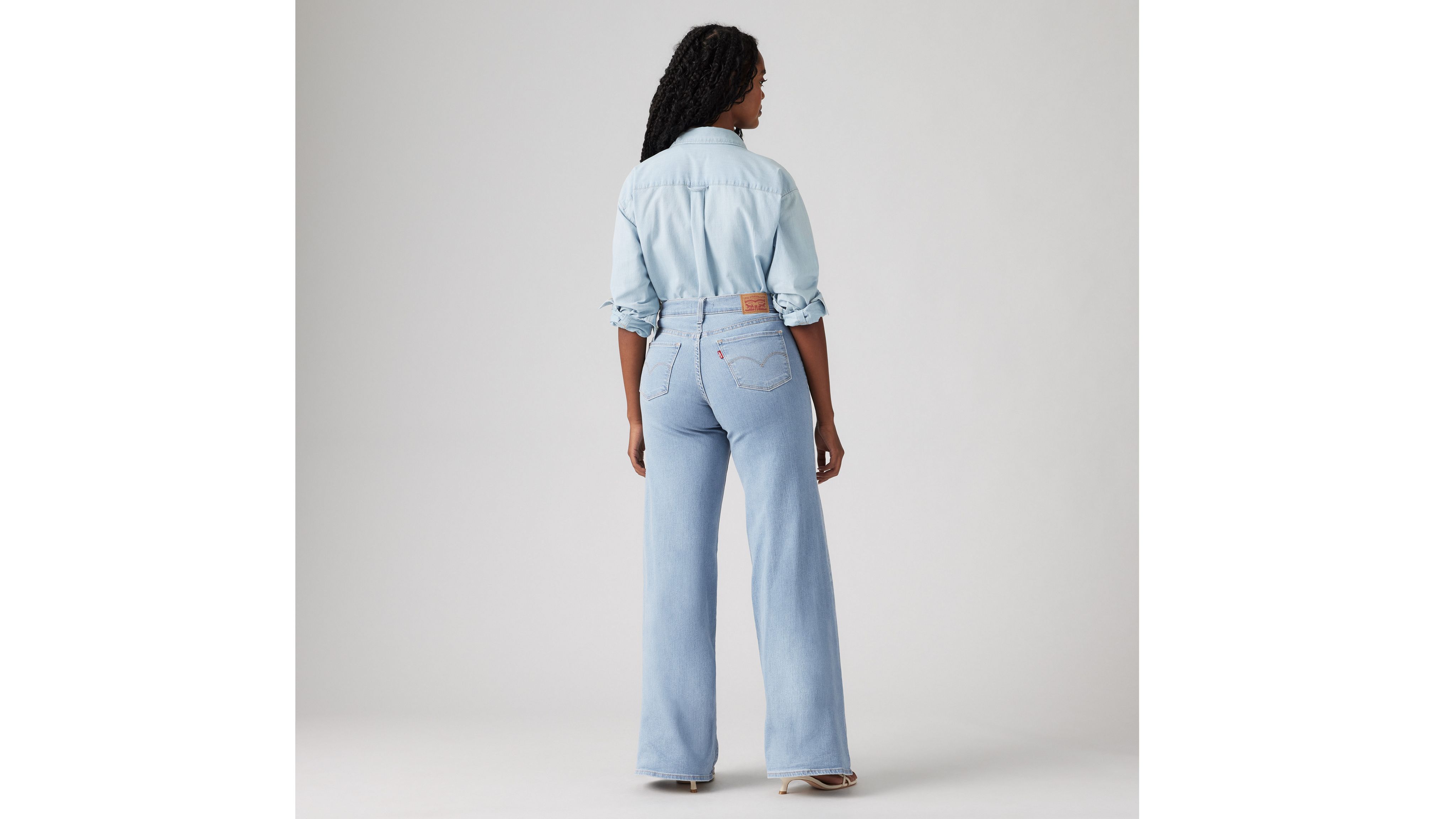 Женские джинсы Levi's 318 Shaping Wide Leg, голубой — фото 2
