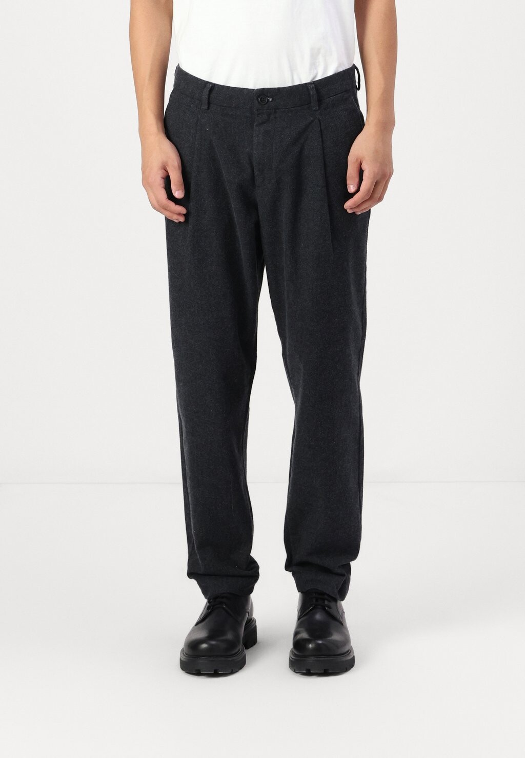 

Чиносы JPSTBILL JJTAPERED PLEAT WINTER Jack & Jones PREMIUM, черный