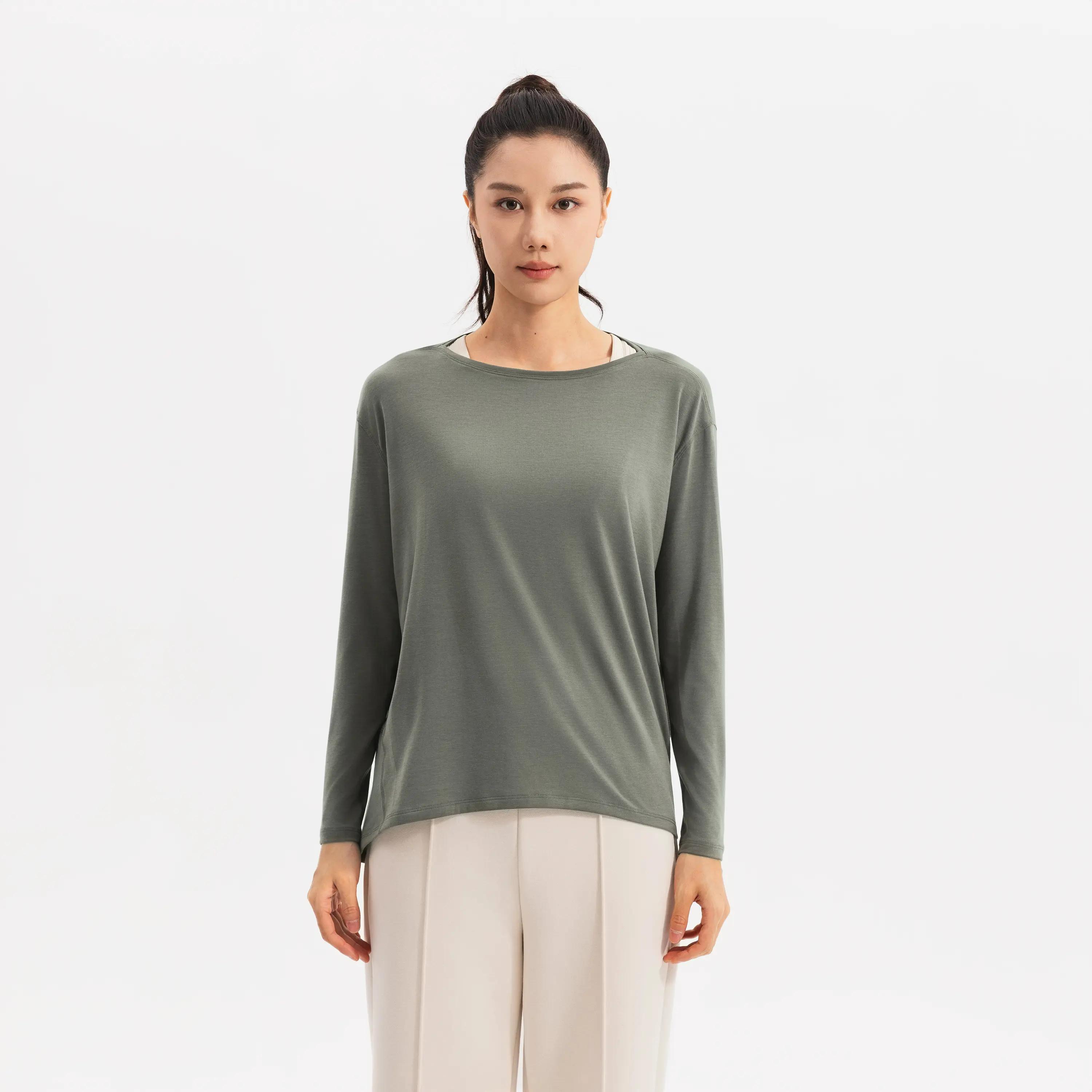 

Женская базовая тренировочная футболка с длинным рукавом Domyos