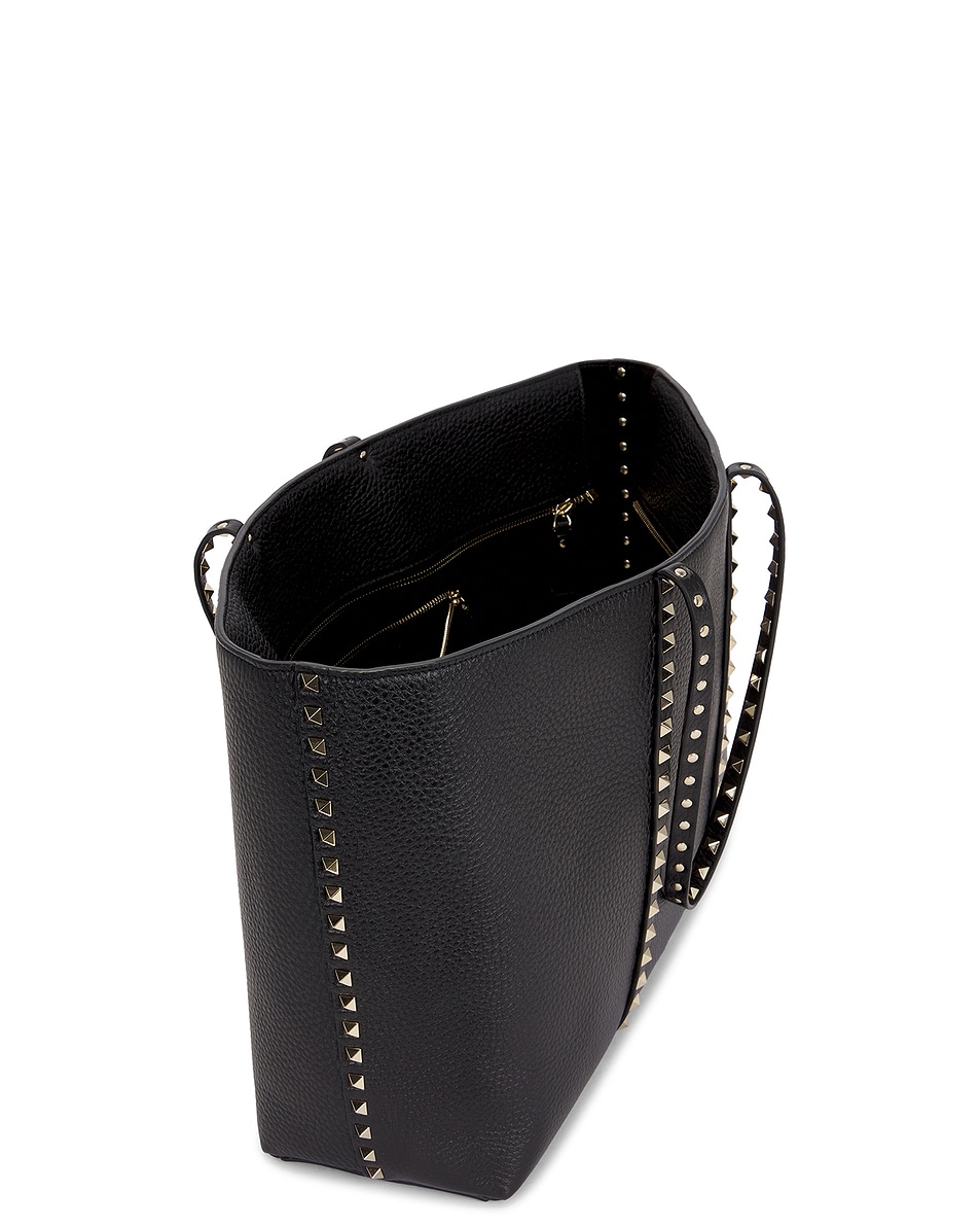

Большая сумка Rockstud Valentino Garavani, цвет Nero