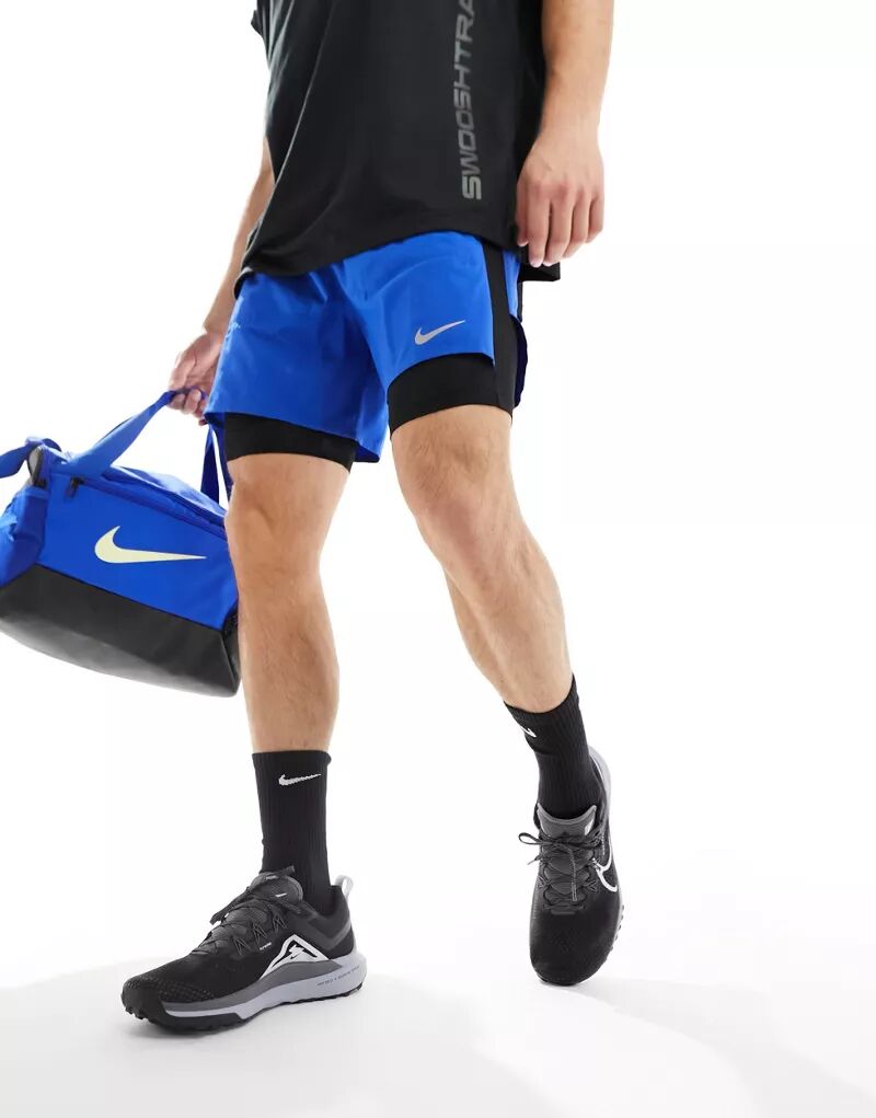 

Ярко-синие шорты 2 в 1 Nike Dri-Fit Stride 5 дюймов