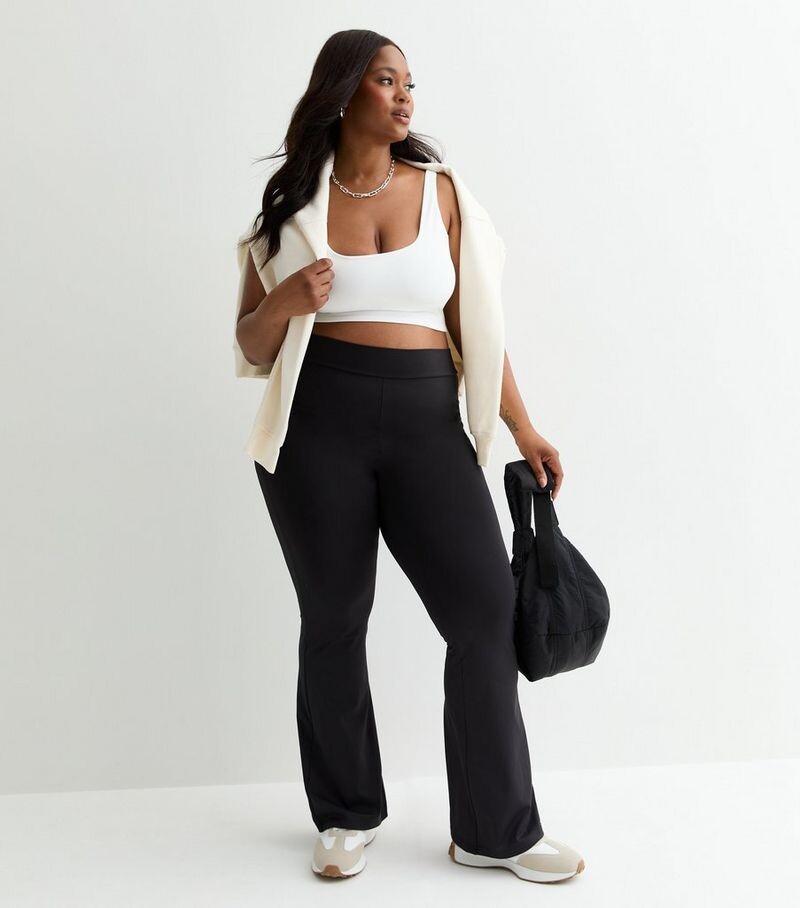 

Черные расклешенные брюки Curves New Look, черный