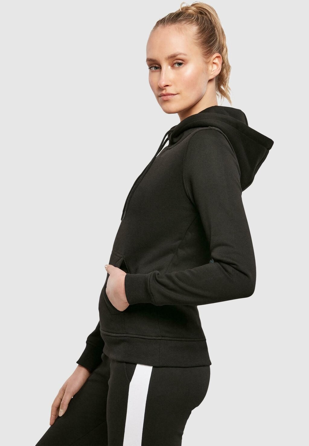 

Толстовка с капюшоном SHINE BRIGHT HOODY Mister Tee, черный