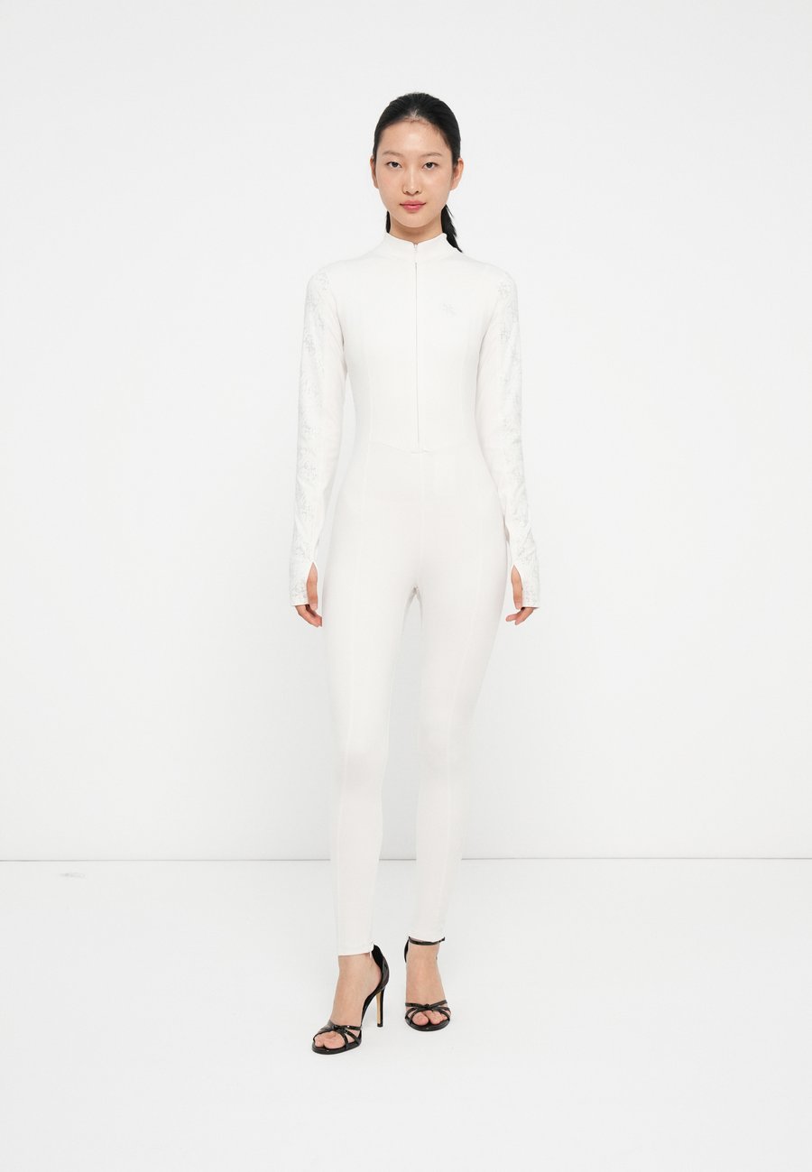 

Комбинезон Guess TIGHT DEBBY OVERALL, Cream White/Off-White