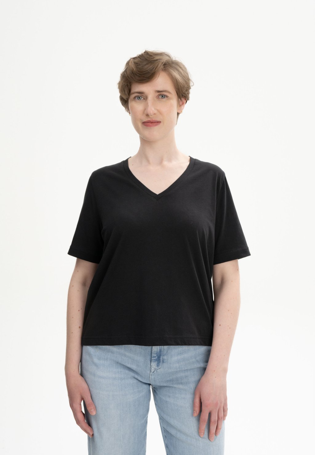 

Базовая футболка V-NECK ANKITA MELA, черный
