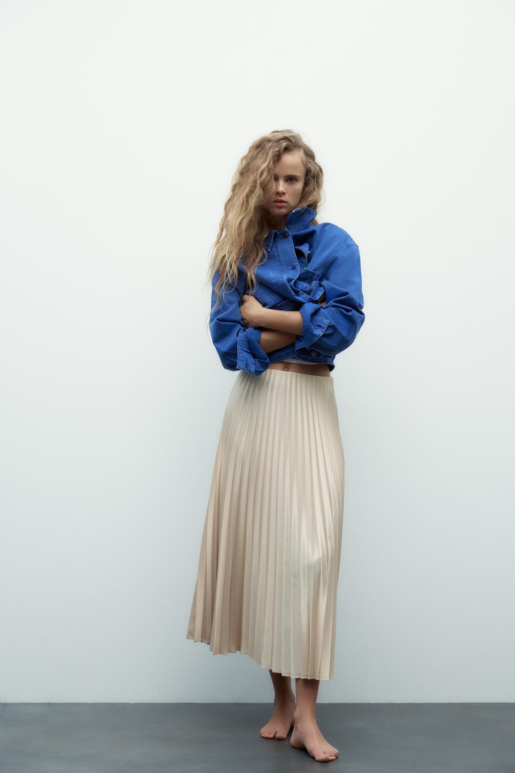 

Плиссированная атласная юбка миди ZARA, цвет Stone